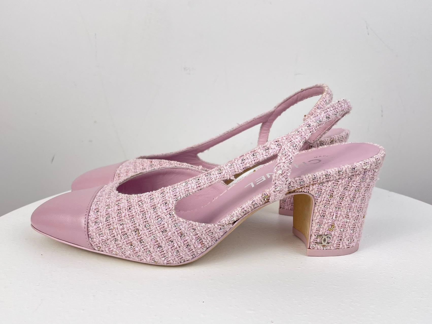 Chanel Pink Tweed M Slingback Pumps with CC Logo 39