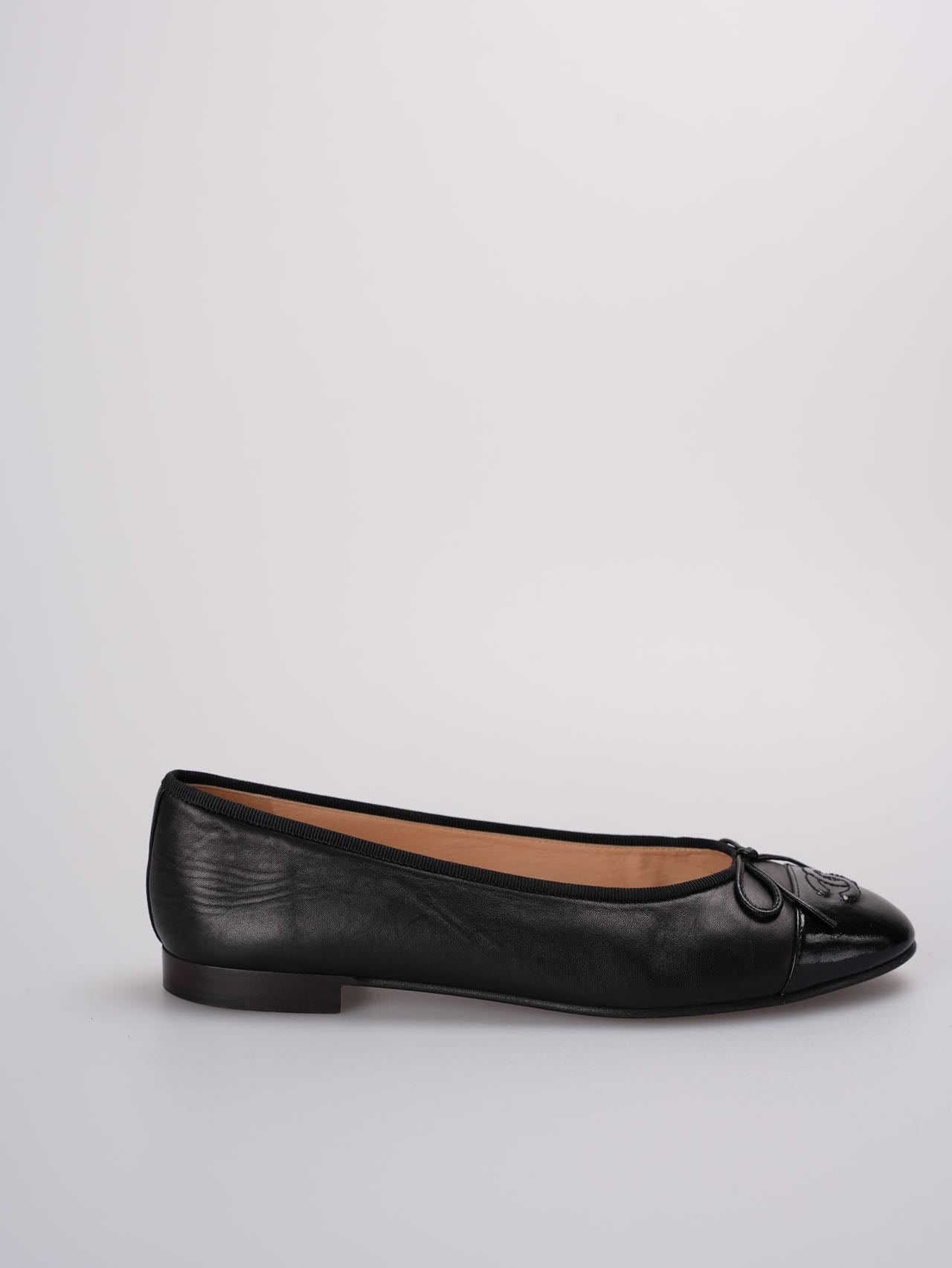 Chanel Ballet Flats in Black Leather Toe Size 40
