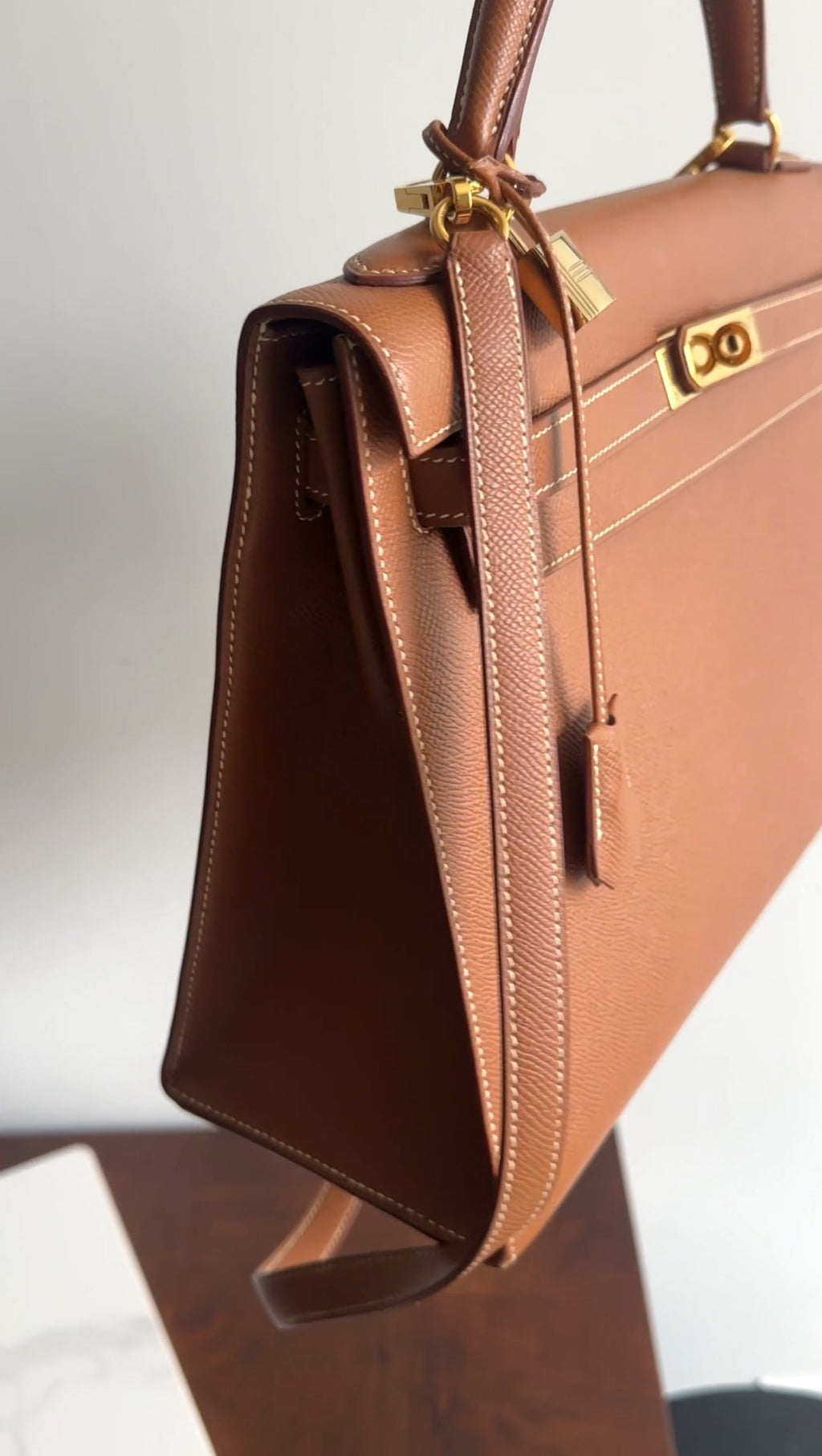 Hermes Vintage 1997 Kelly 32 Gold Courchevel Sellier Bag GHW