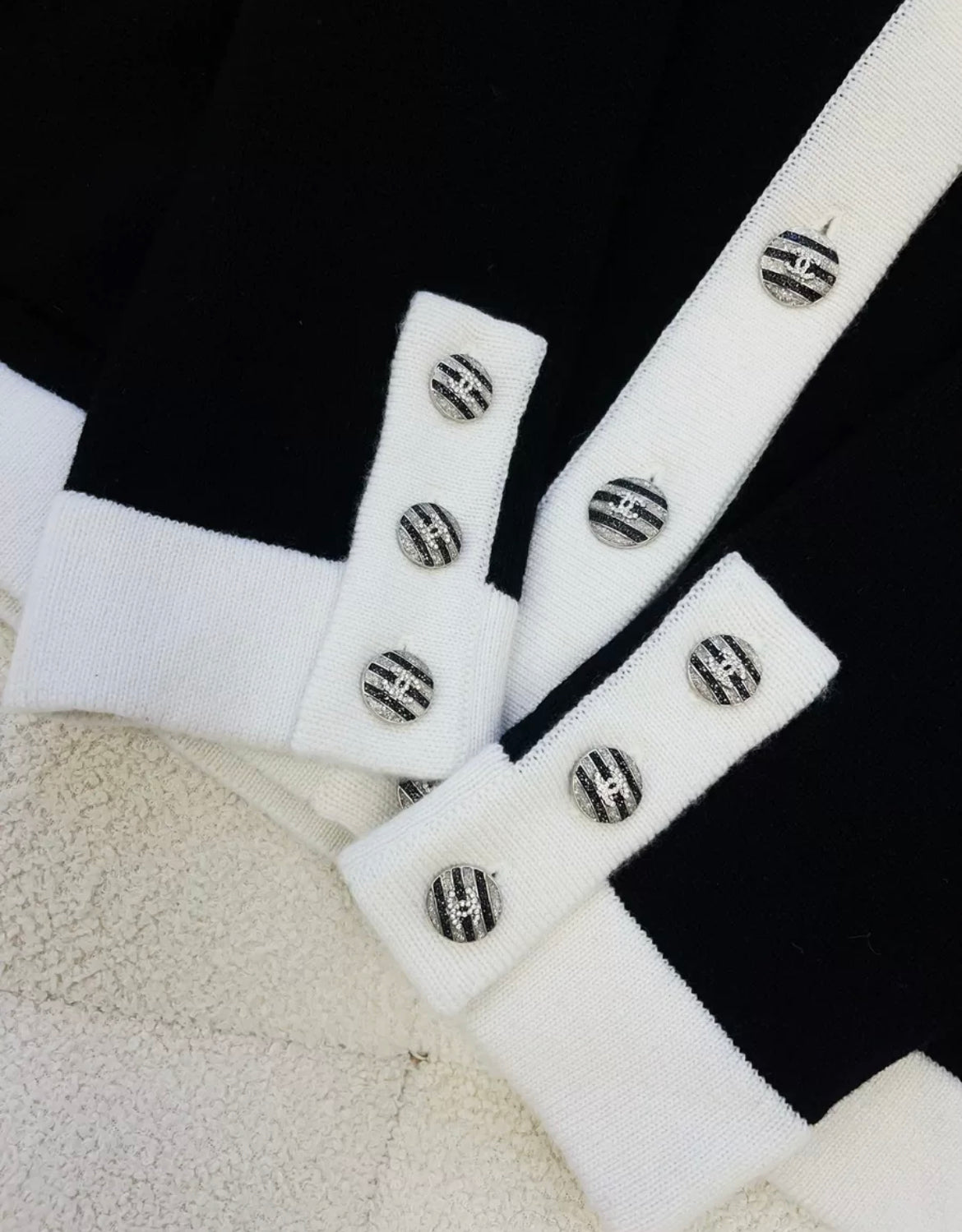 Chanel 24C black and white cashmere igan size 36