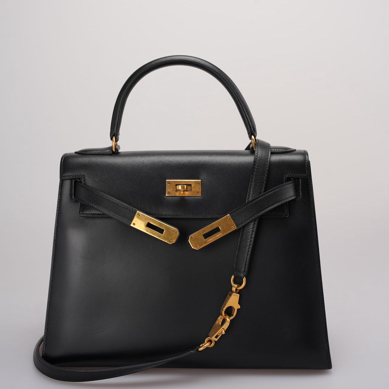 Hermes Vintage Kelly 28 Sellier Bag in Black Calf Box Leather With Gold Hardware
