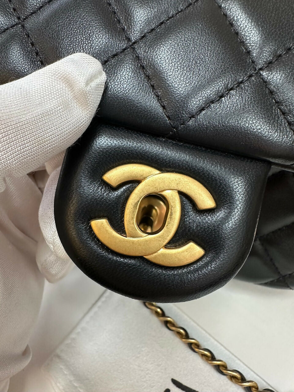 Chanel (21)Gold Ball Mini 17