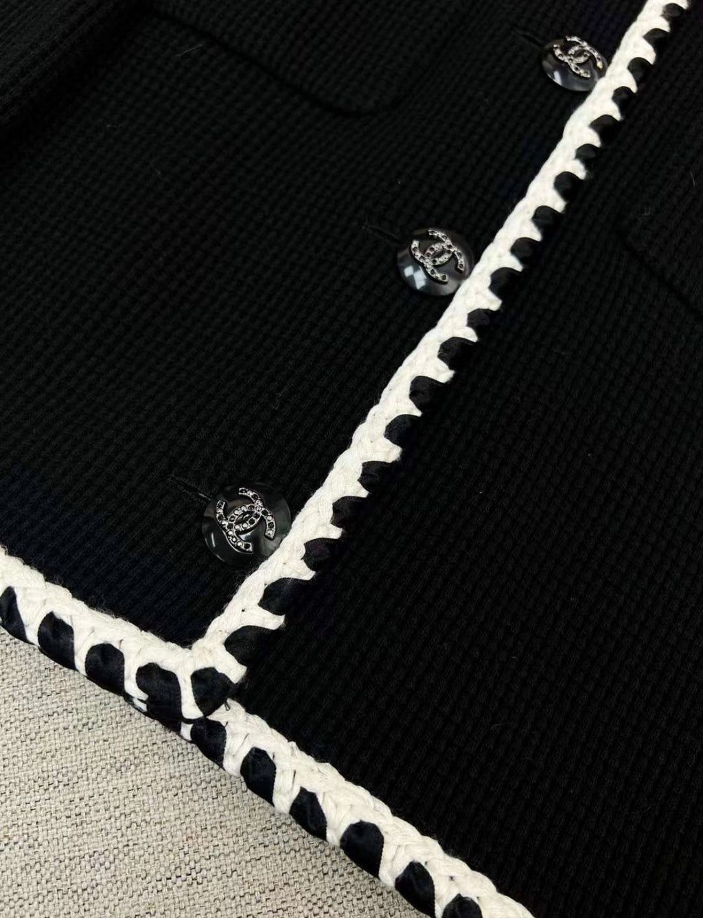 Chanel 21C black & white waffle knit jacket size 38