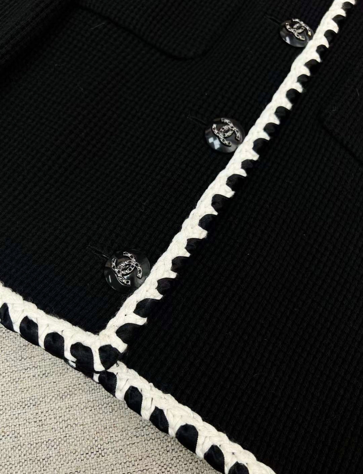 Chanel 21C black & white waffle knit jacket size 38