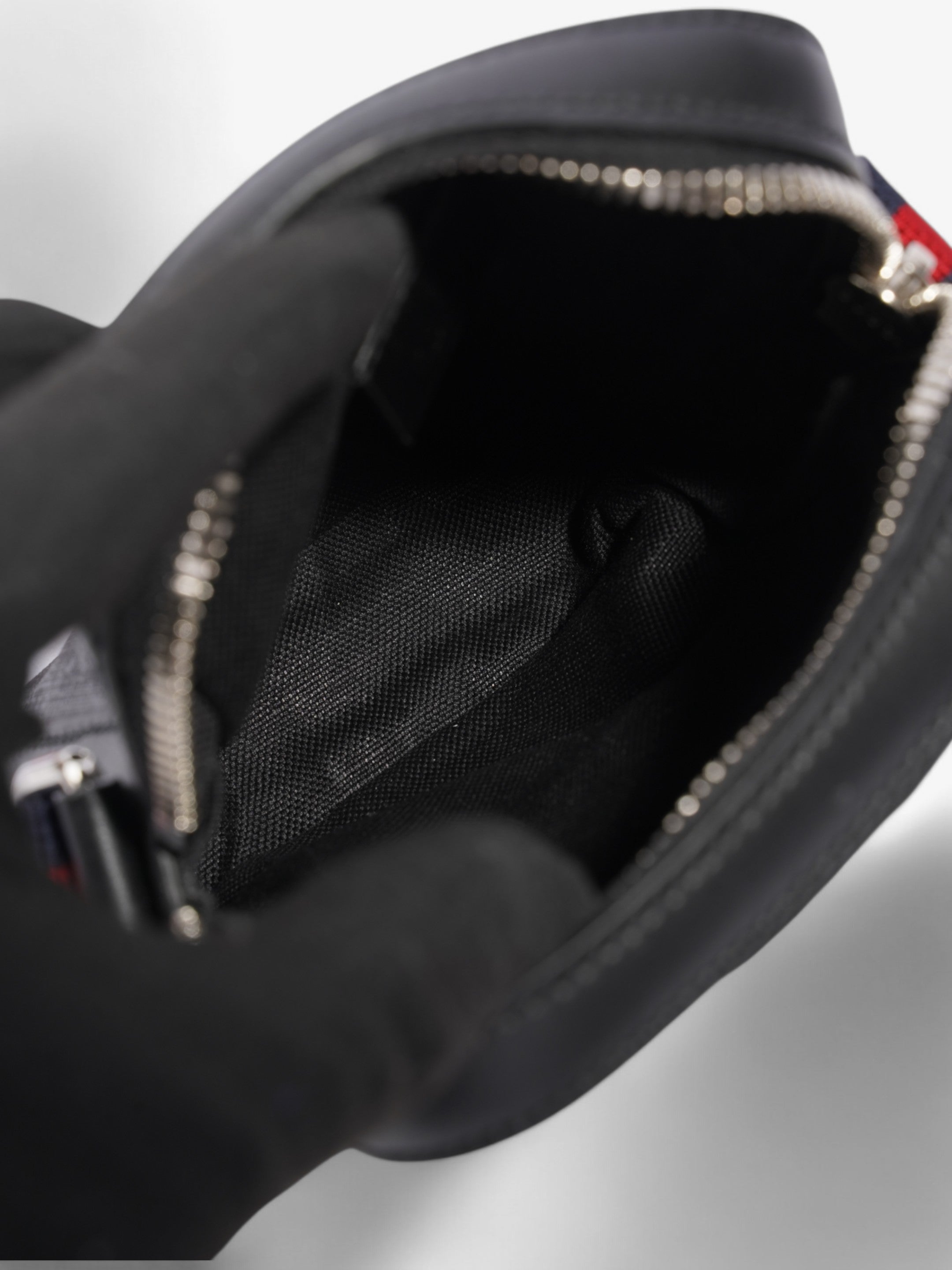 Gucci GG Messenger GG Supreme / Black Canvas