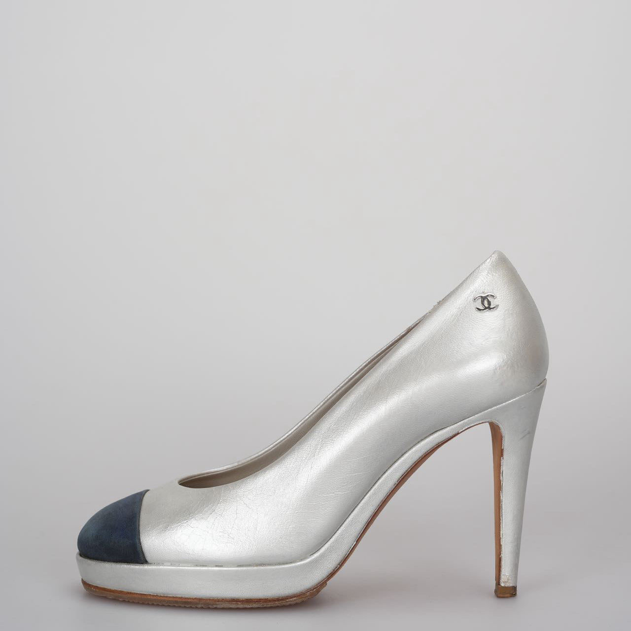 Chanel Silver/Black Nubuck Leather Cap Toe Pumps Size 36