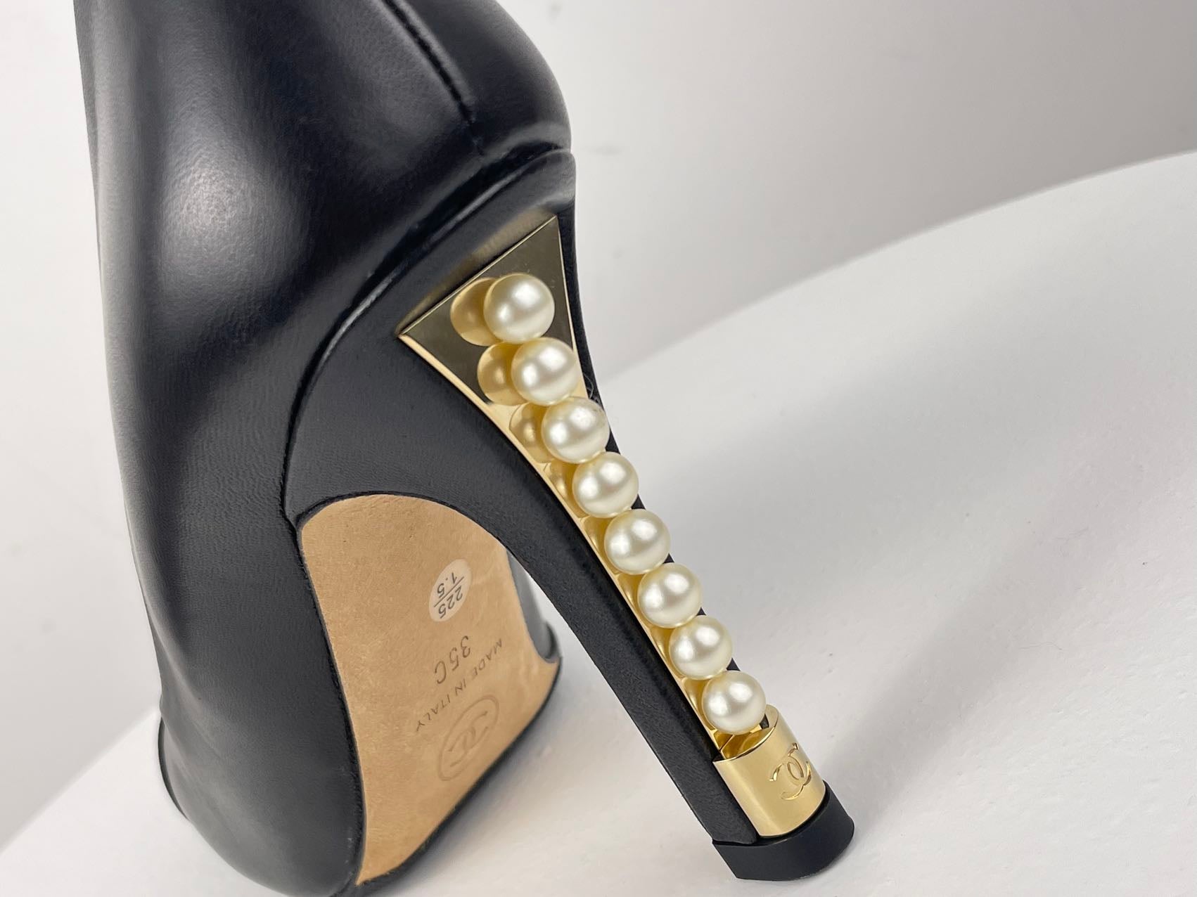 Chanel Leather Black Pumps with Pearls Heels CC Logo 35