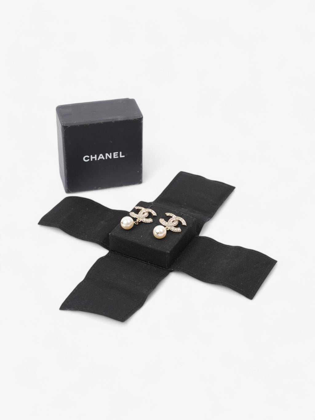 Chanel CC Pearl Drop Earrings Light Gold / White Base Metal