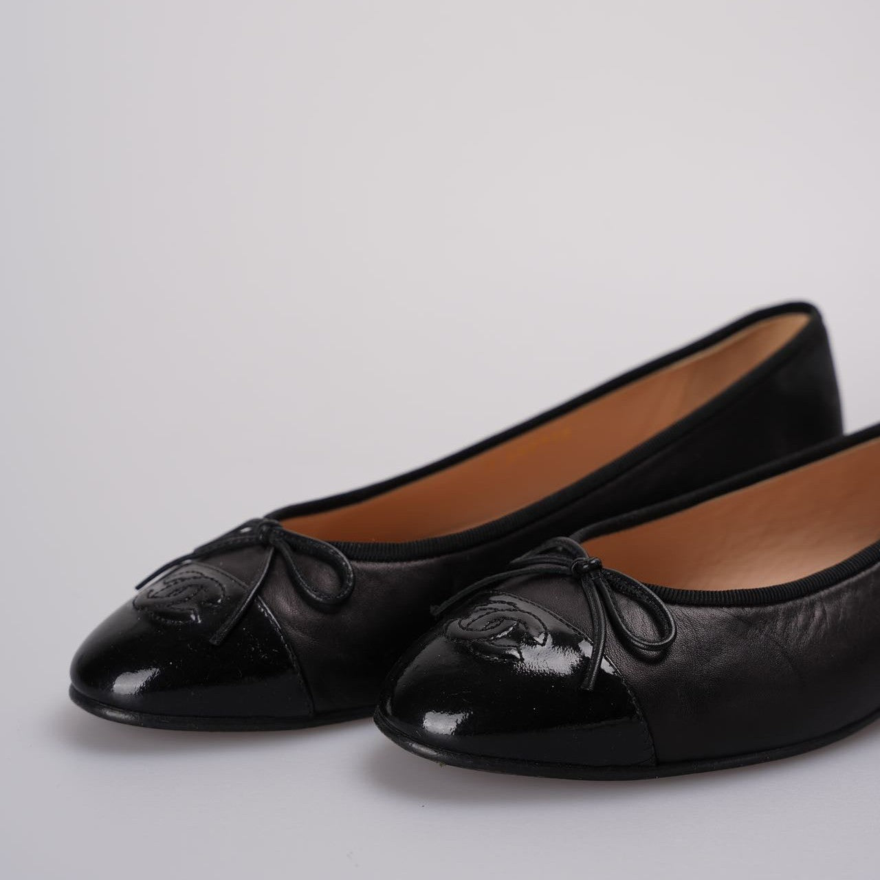 Chanel Ballet Flats in Black Leather Toe Size 40