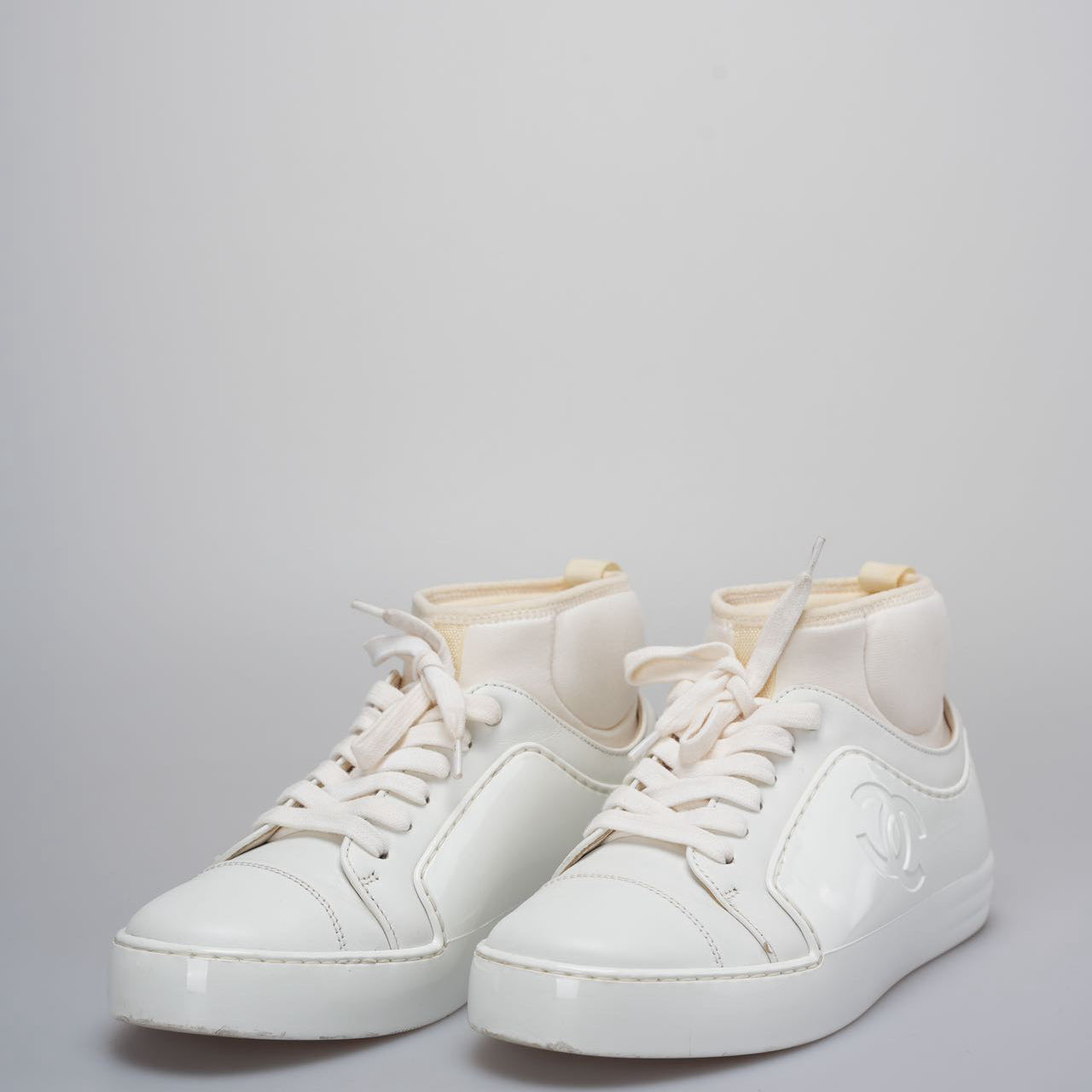 Chanel White Rubber and Leather CC Ankle Sneakers Size 37,5