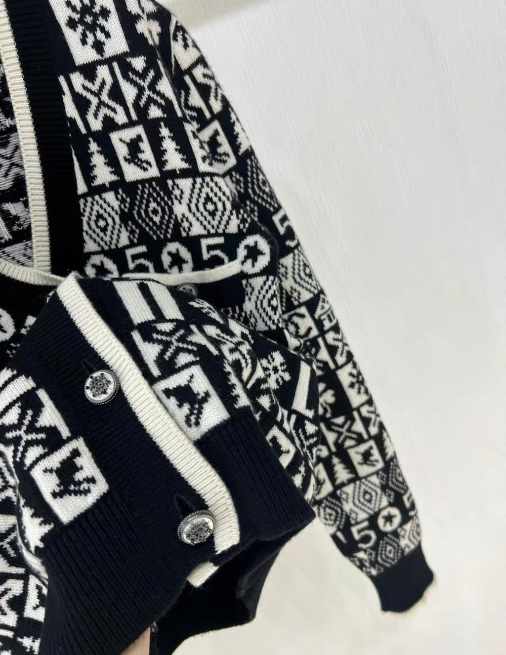Chanel black & white coco beige cashmere igan size 36