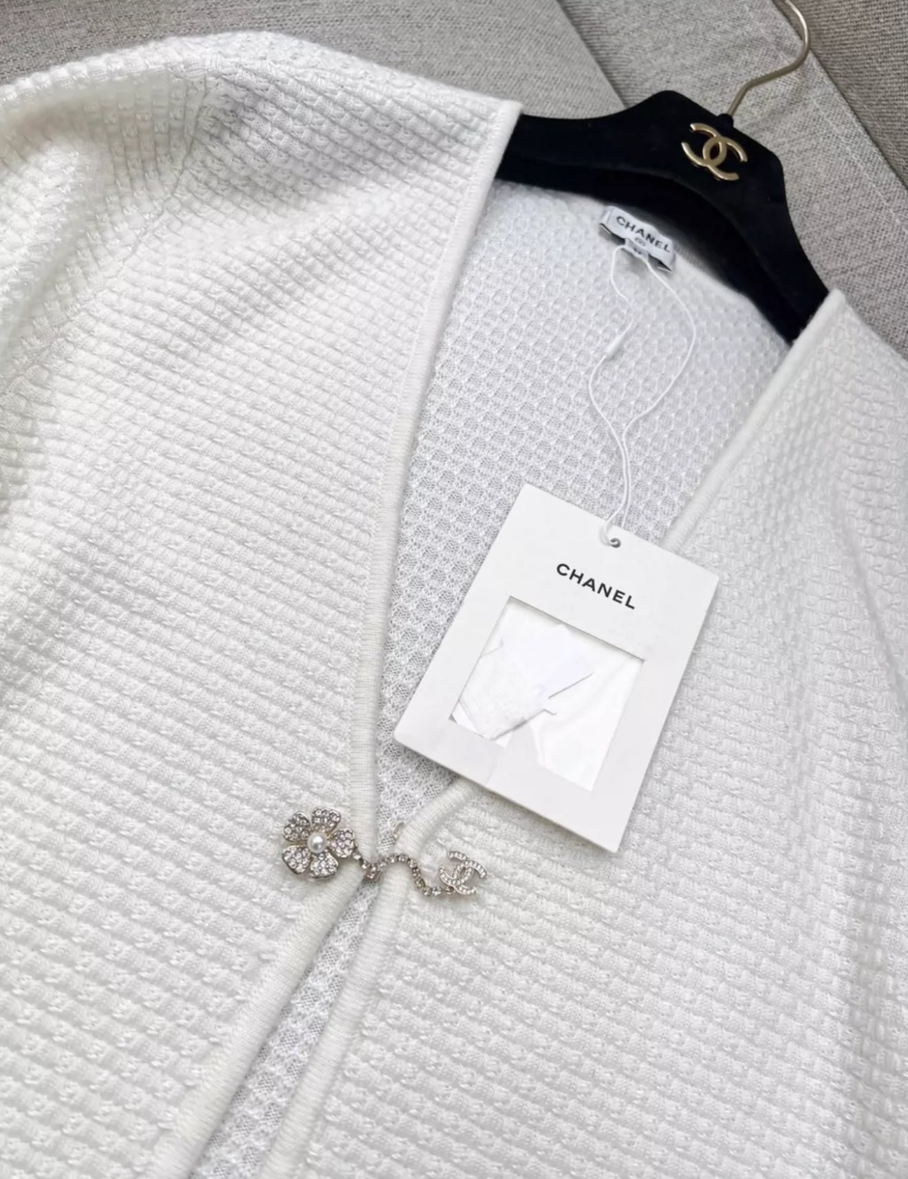 Chanel 25P white igan