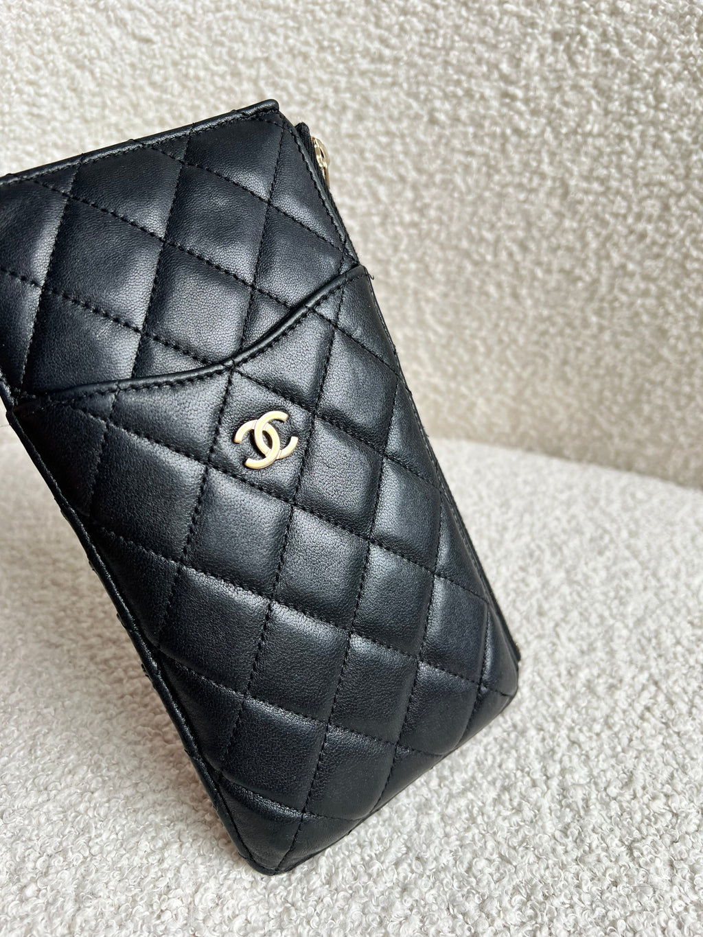 Chanel Classic Phone Case Pouch in Black Quilted calfskin