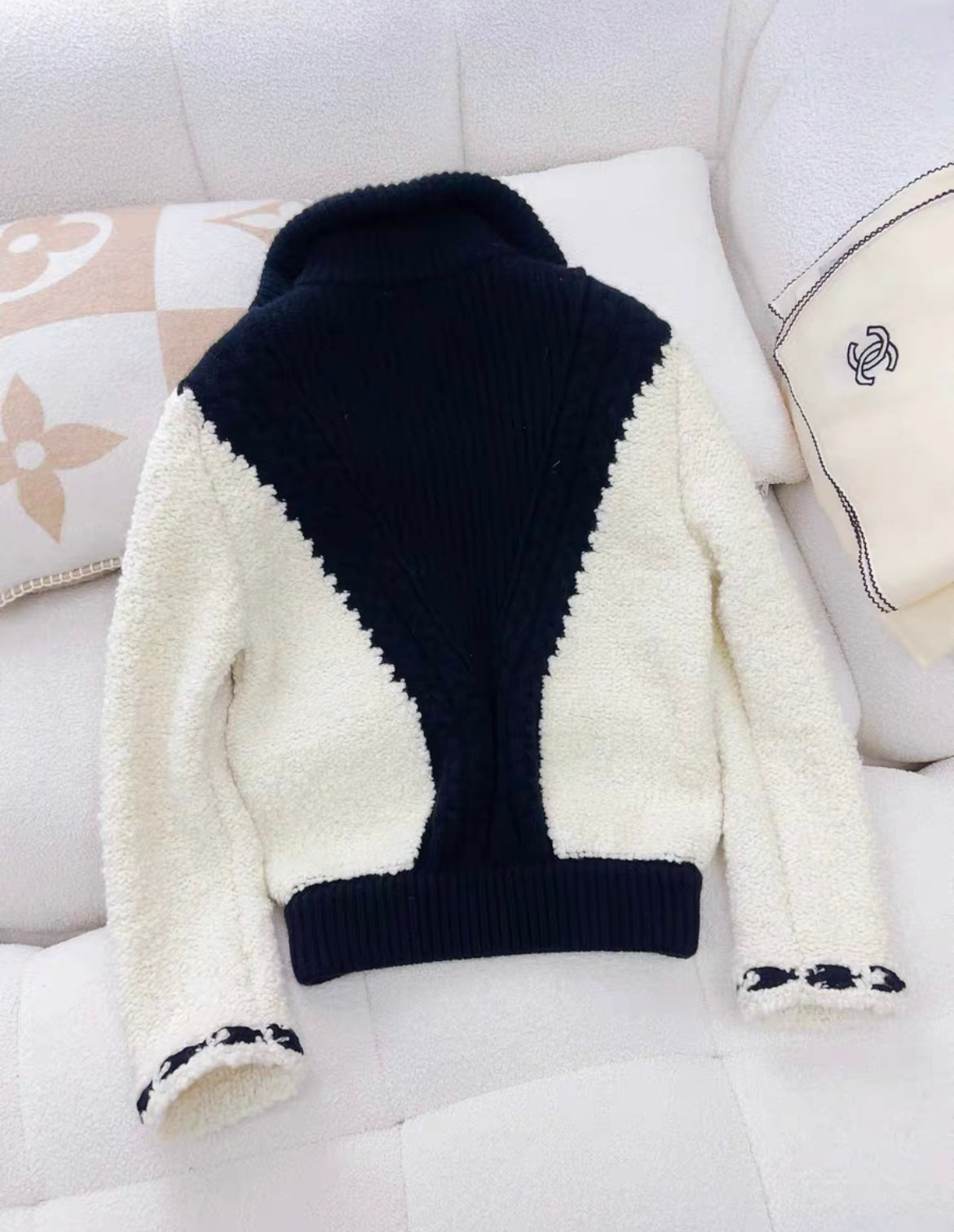 Chanel 19B Black & white shearling jacket size 34