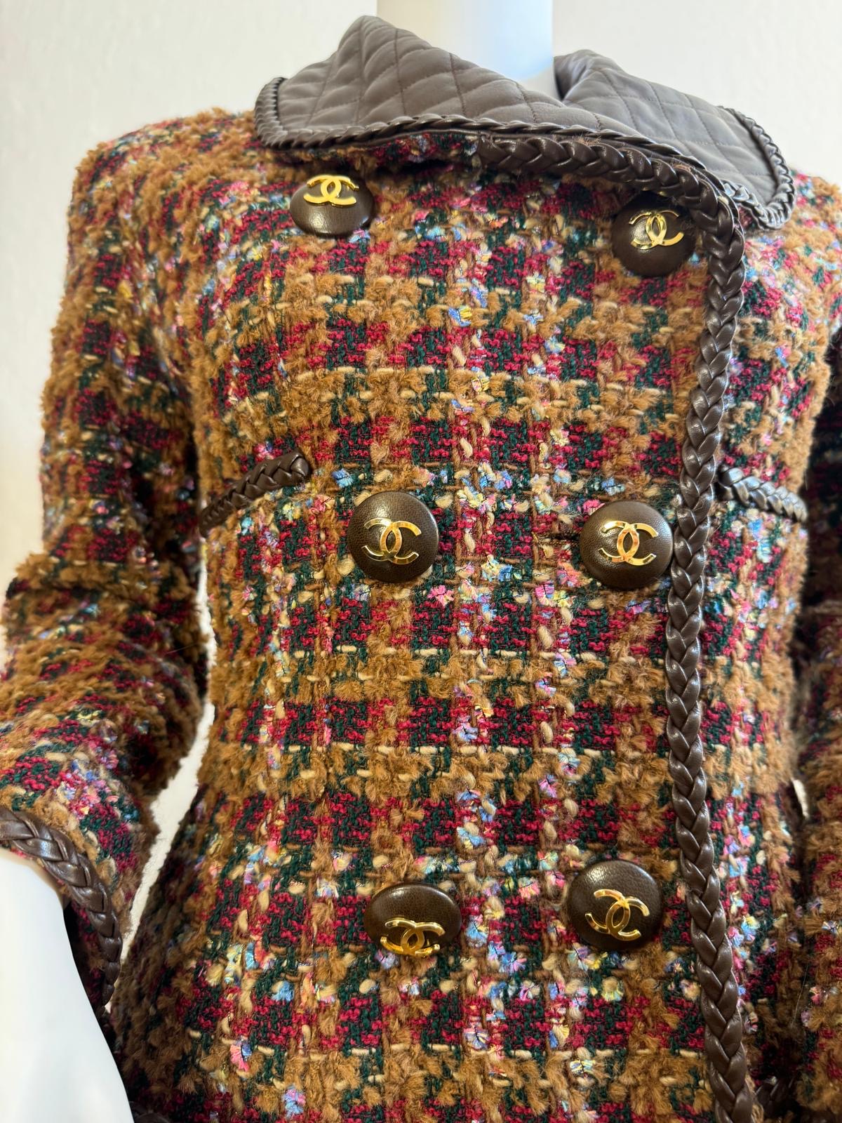 Chanel Vintage 1992  Tweed Leather Jacket. Size 36