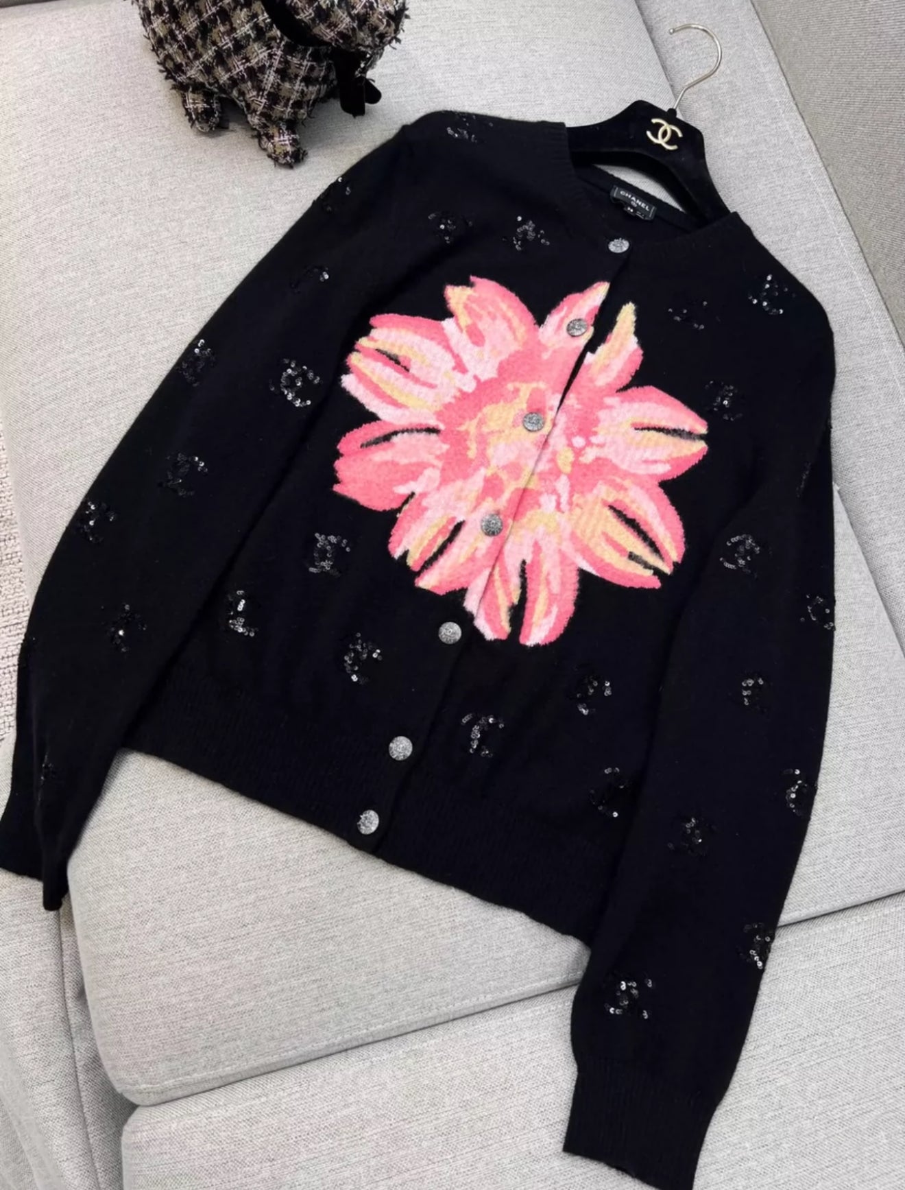 Chanel 24S black igan