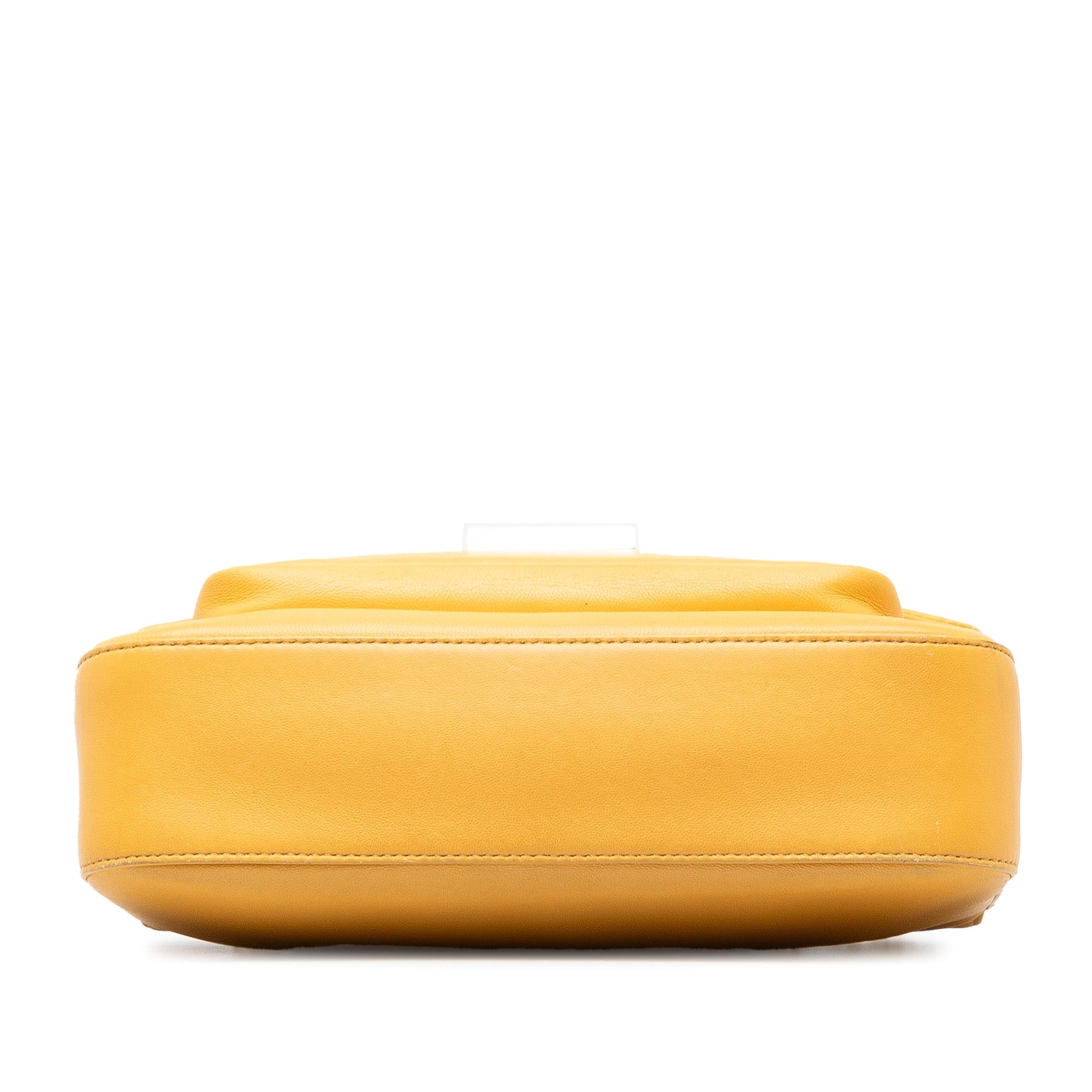 Fendi BeBaguette Chain Bag (SHG-tRxsIj)