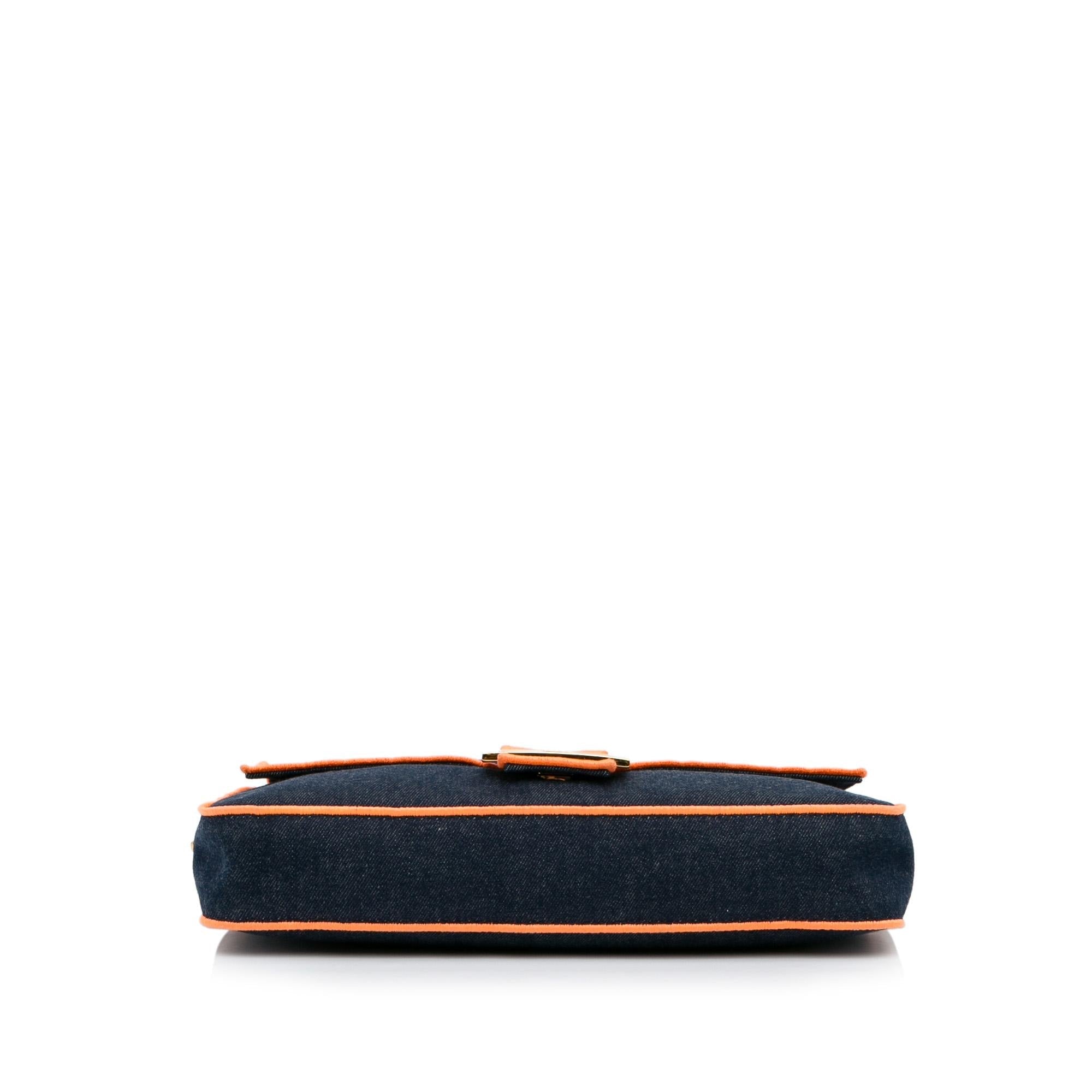 Fendi Large Denim Baguette Bag (SHG-zrIjdA)