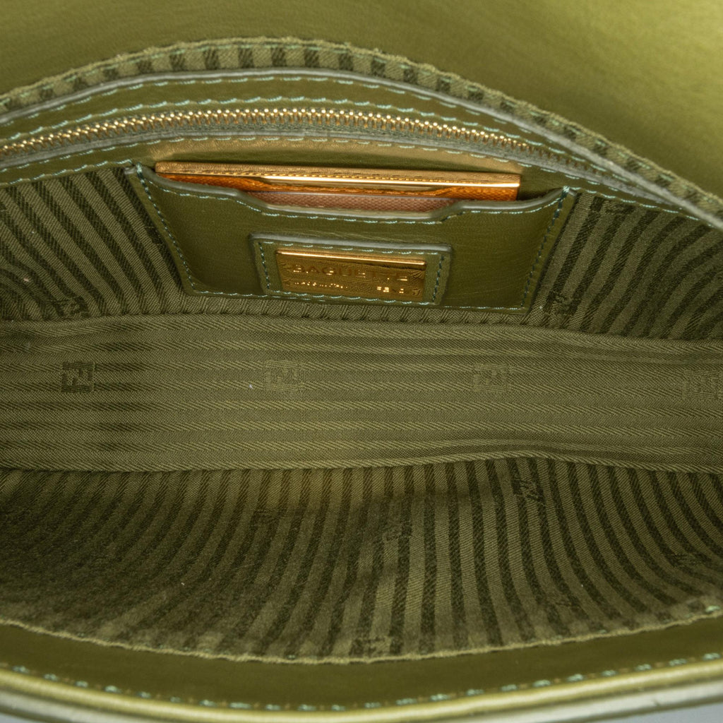 Fendi Leather Baguette Crossbody (SHG-cYzdbi)