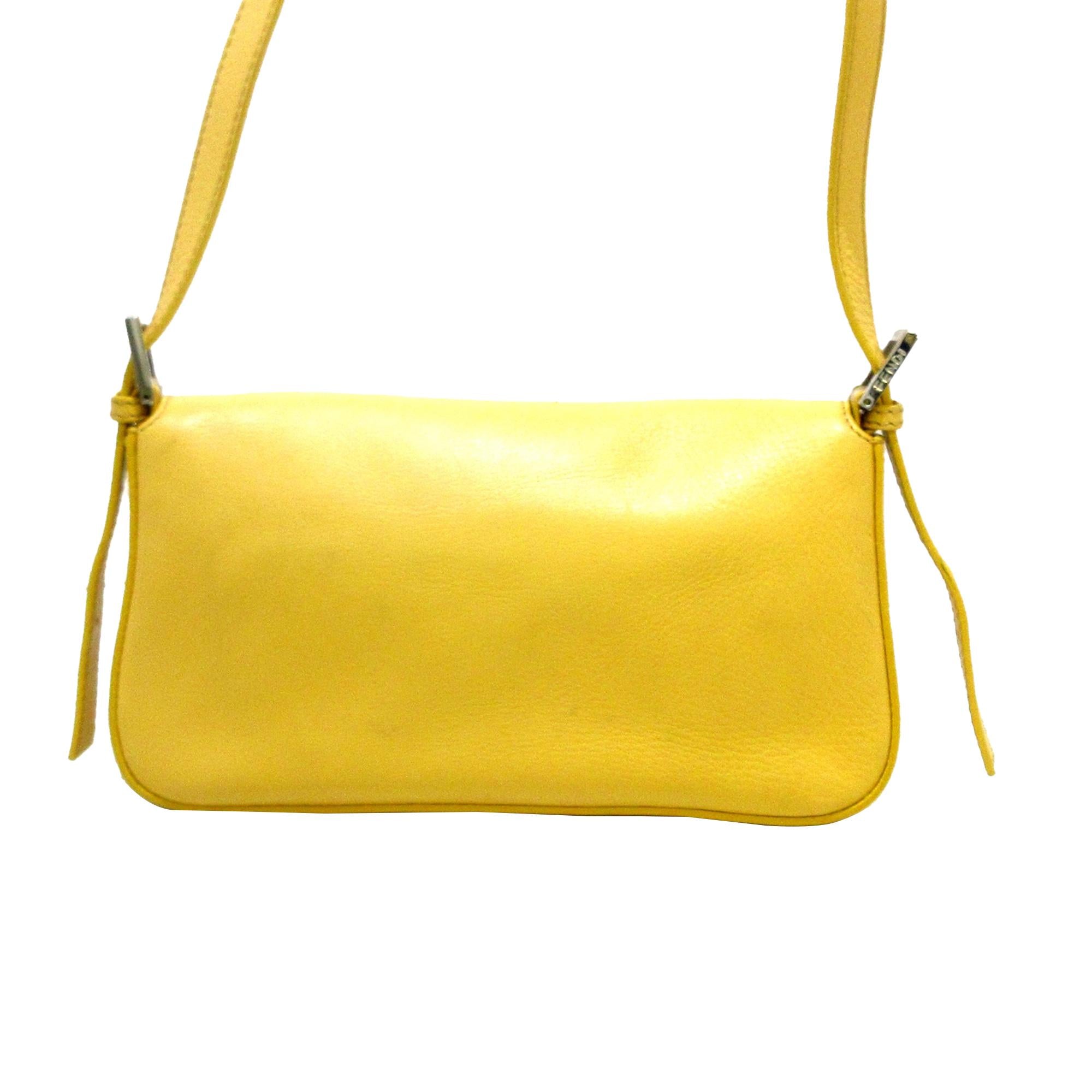 Fendi Leather Baguette with Interchangeable Strap (SHG-ewzoUI)