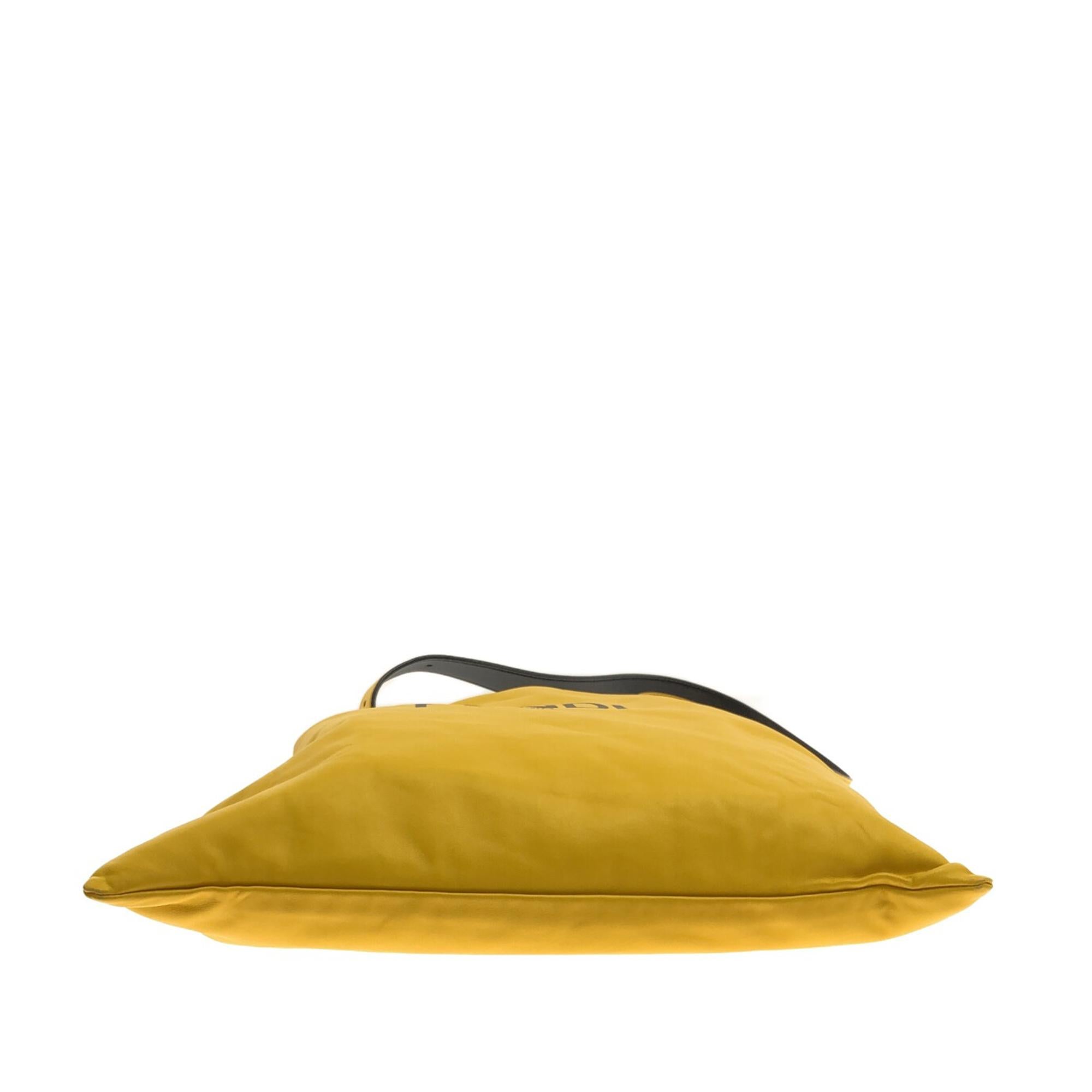 Fendi Pack Pouch Bag (SHG-6T5Eyl)
