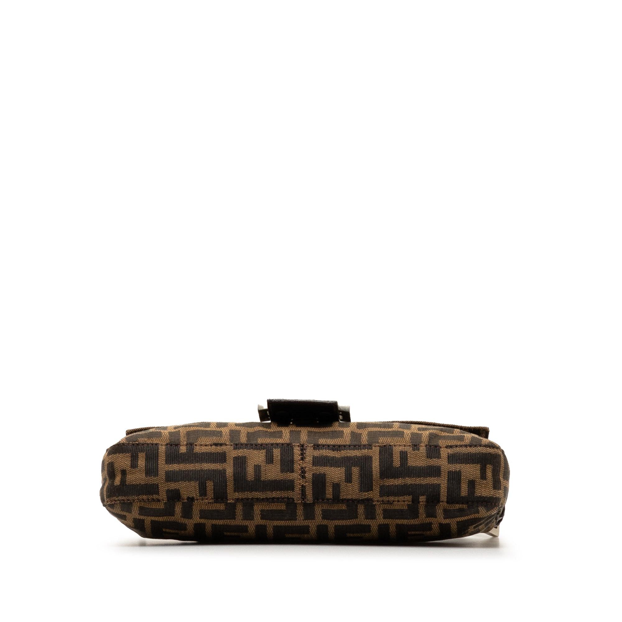 Fendi Zucca Canvas Baguette (SHG-3KbD7q)