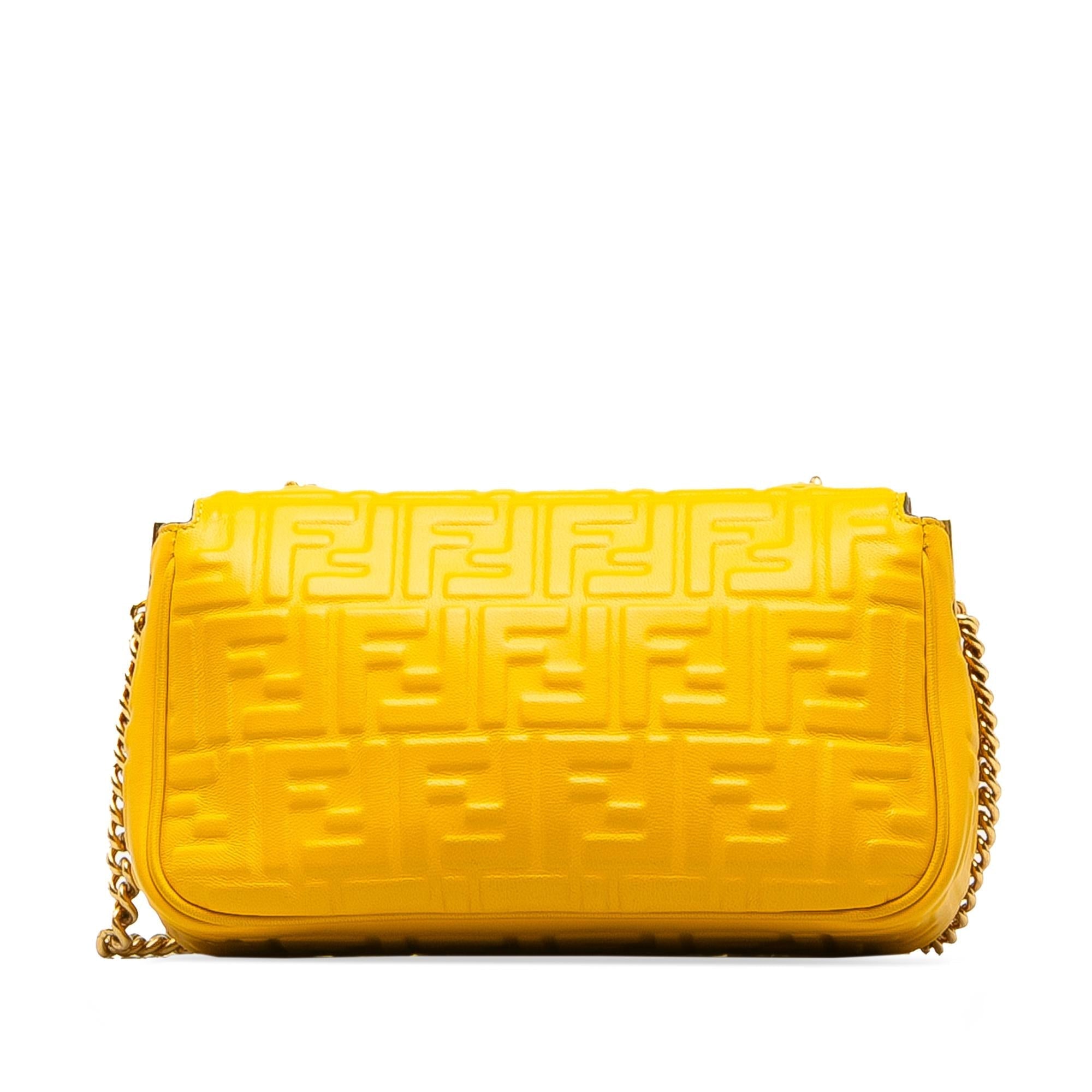Fendi Zucca Embossed Chain Midi Baguette (SHG-0ukIAR)