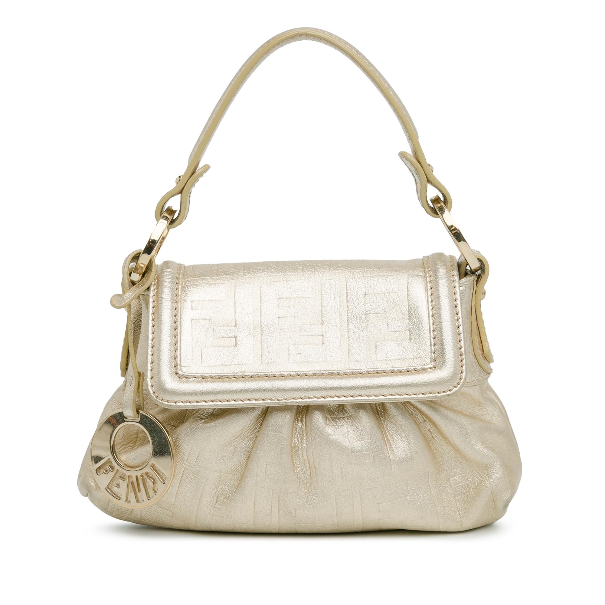 Fendi Zucca Embossed Leather Chef Flap (SHG-mTgdEi)