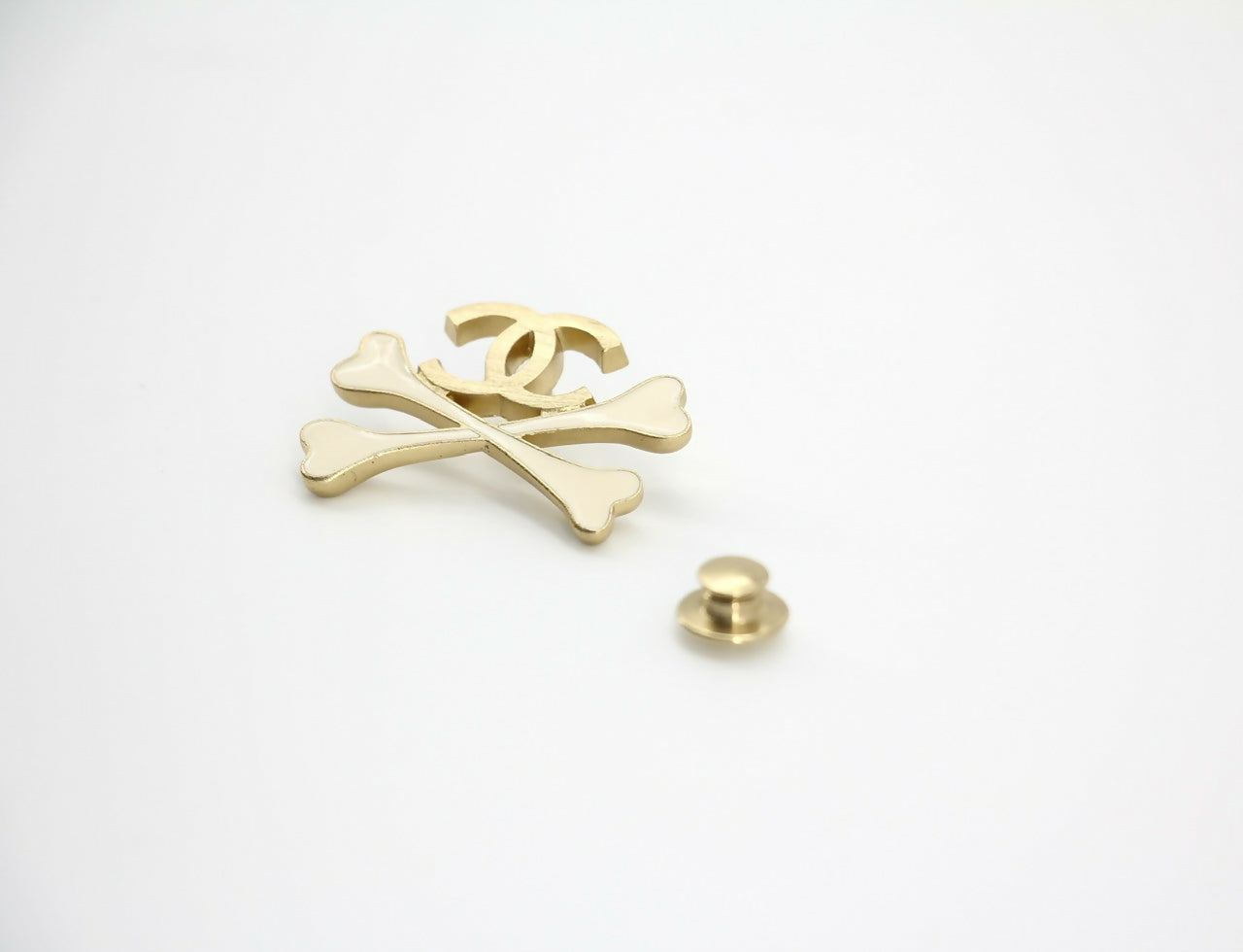 Chanel Vintage 03P Enamel White Skull Brooch