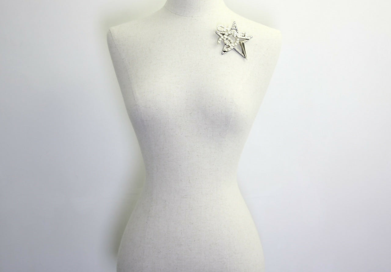 Chanel A21C Rhinestone & Imitation Pearl Hollow Star Brooch