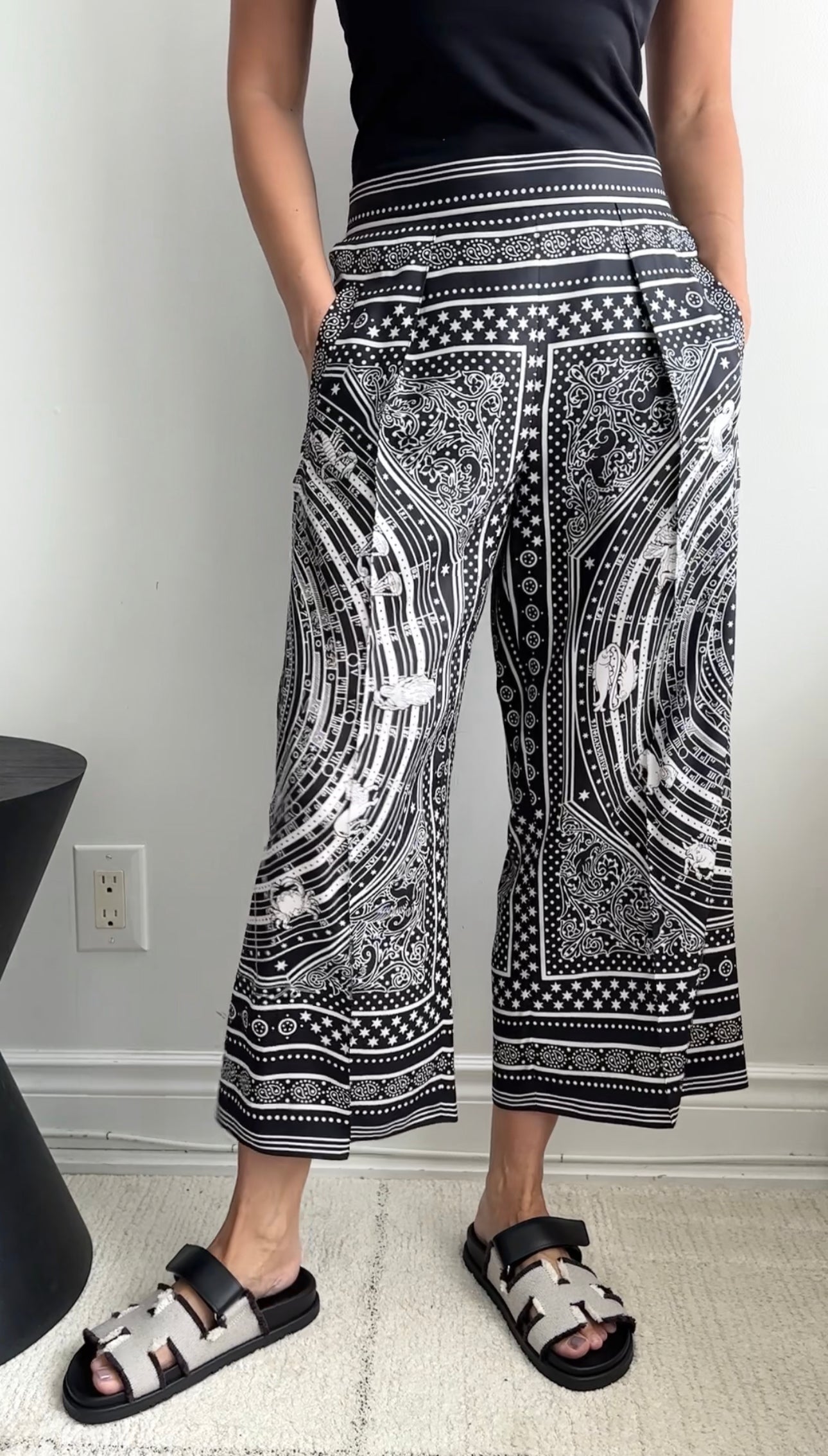 Hermes Black and White Silk Astrologie Bandana Crop  Wide Leg Pajama Pants - FR36 / 4