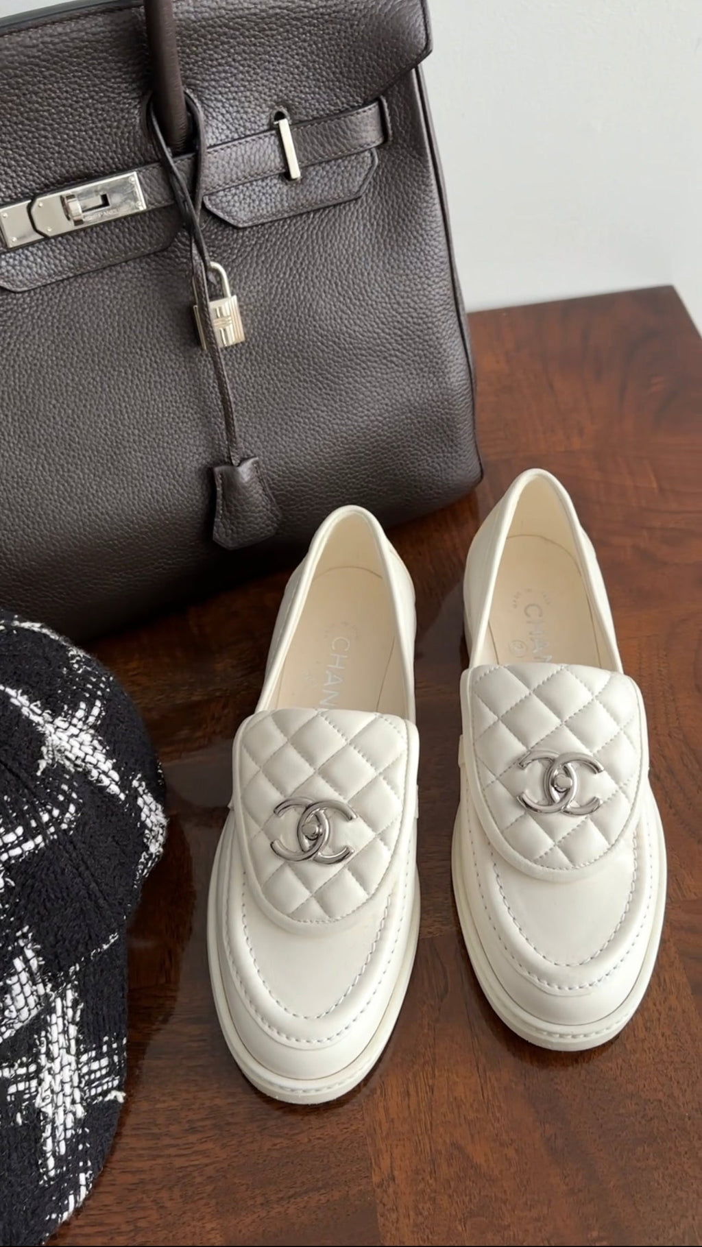 Chanel 22P White Leather Quilted CC Turnlock Loafers - 37