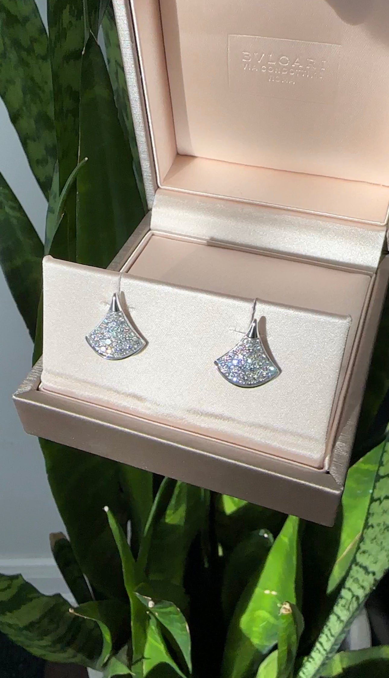 Bvlgari Divas Dream 18k White Gold Diamond Stud Earrings