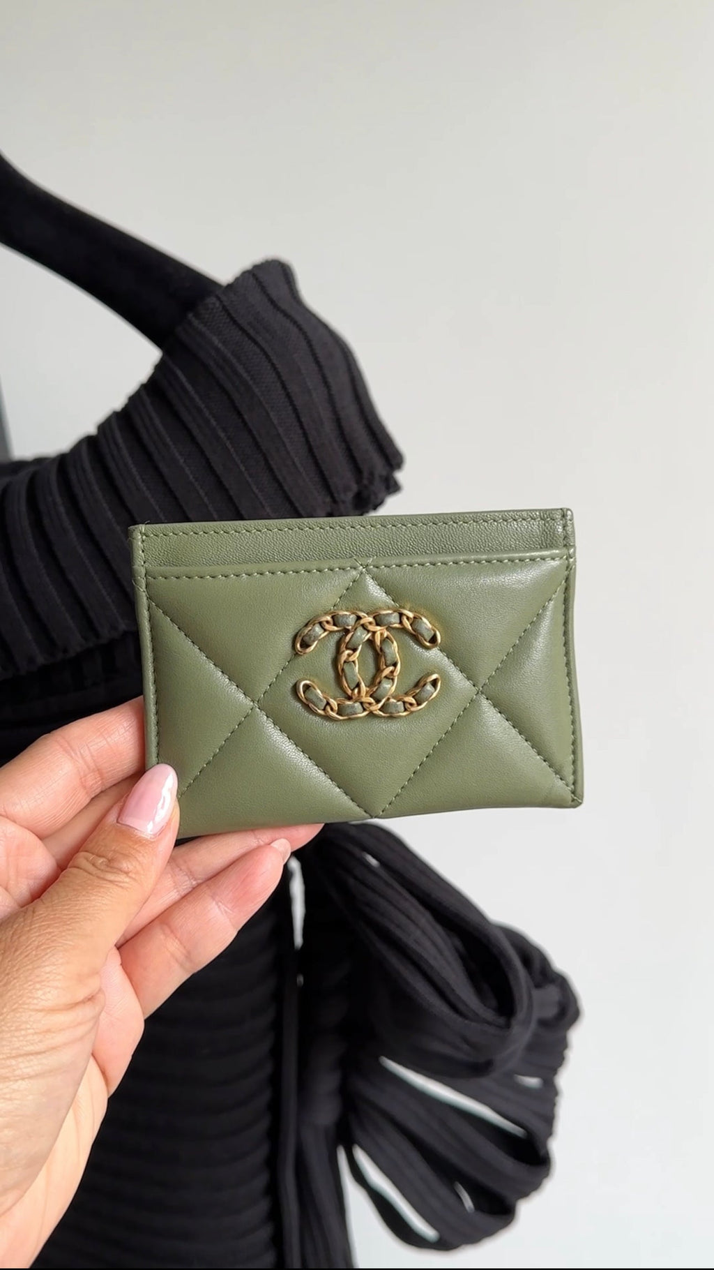 Chanel 21b Green Quilted Leather O Case  Holder