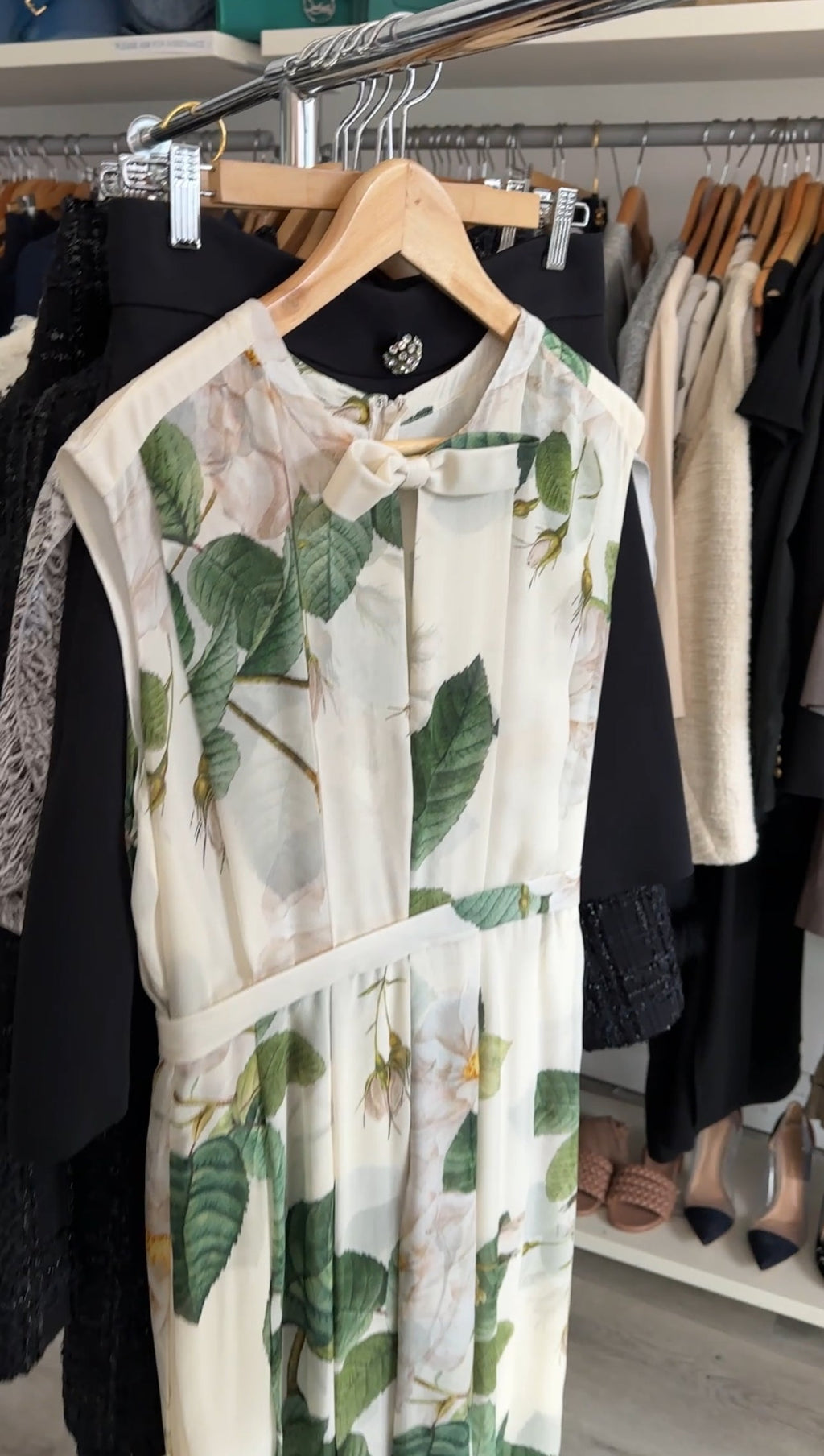 Giambattista Valli Ivory Green Silk Chiffon Roses Print Gown - IT44 / USA 8