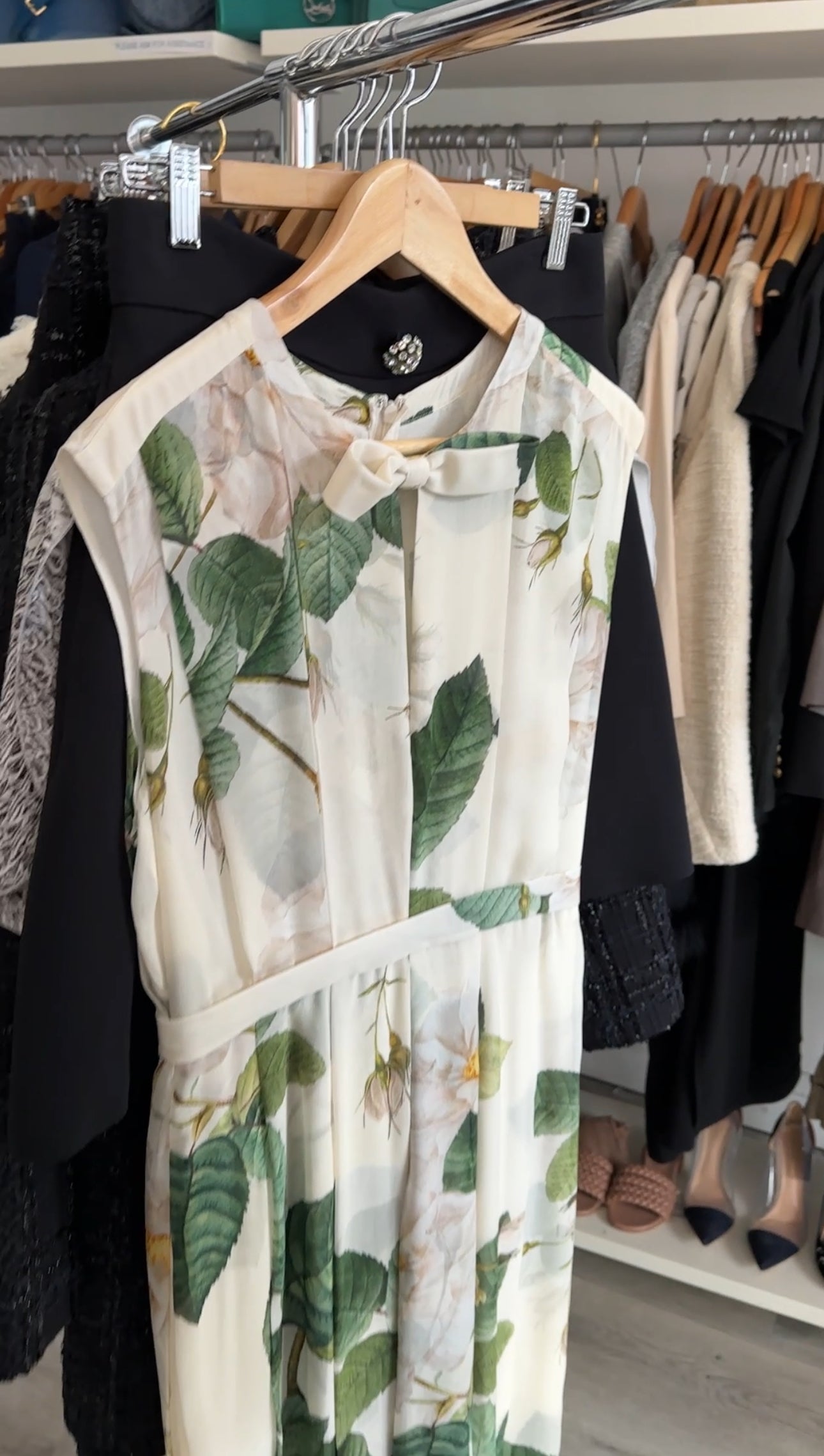 Giambattista Valli Ivory Green Silk Chiffon Roses Print Gown - IT44 / USA 8