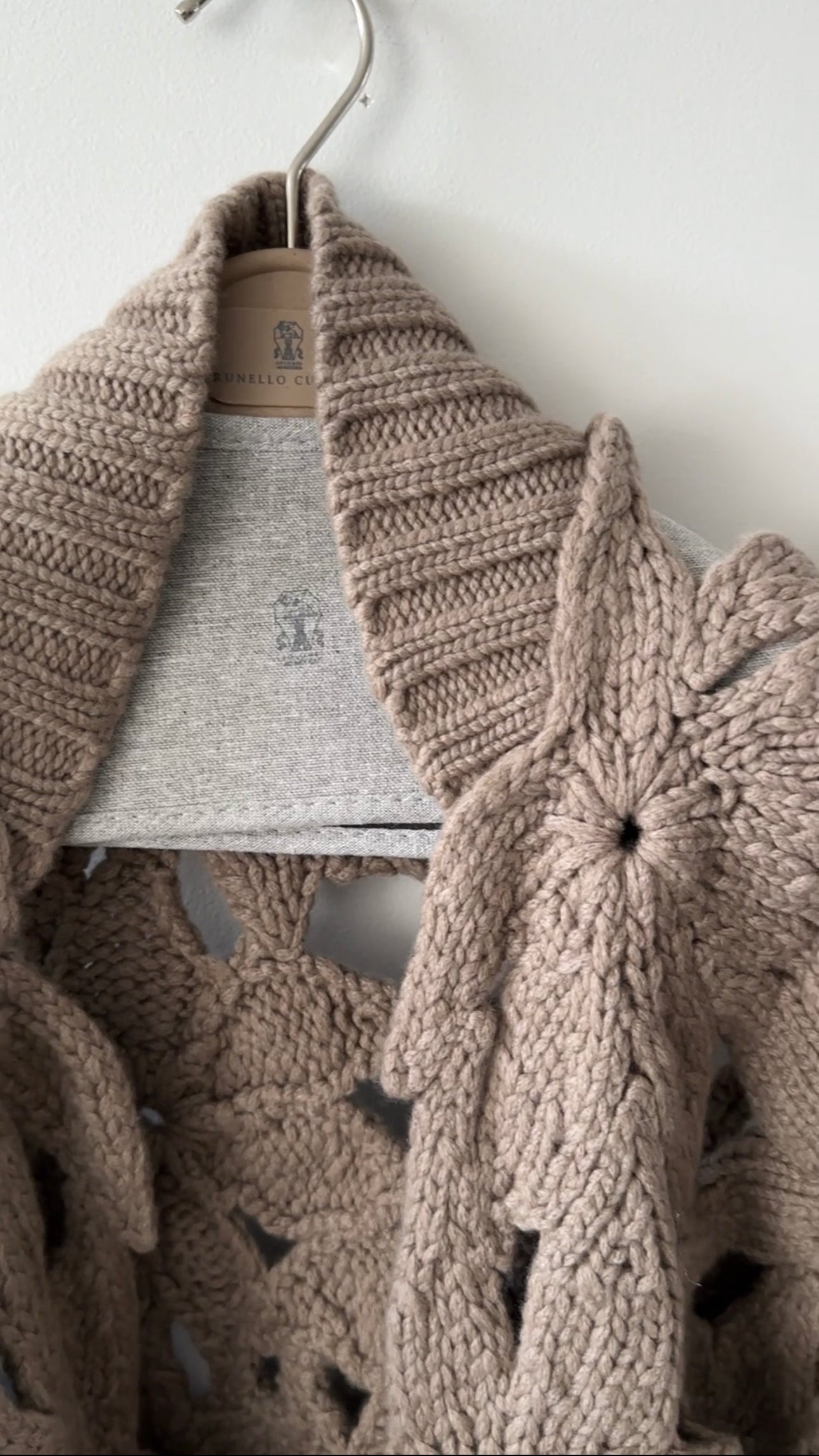 Brunello Cucinelli Taupe Cashmere Flower Knit igan Sweater - S / M