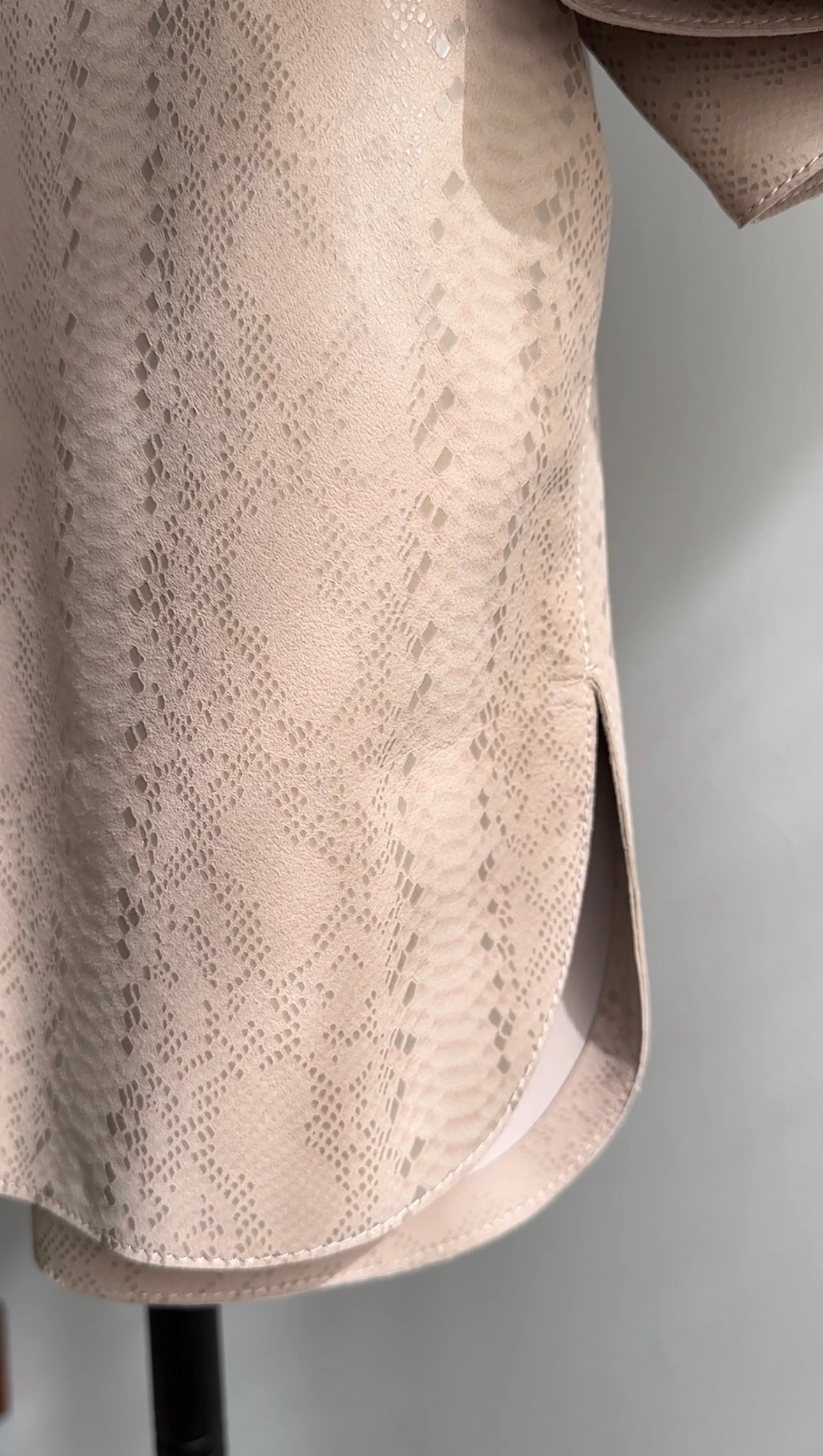 Giorgio Armani Light Beige Matte Leather Reptile Print Shirt - 40 / 4