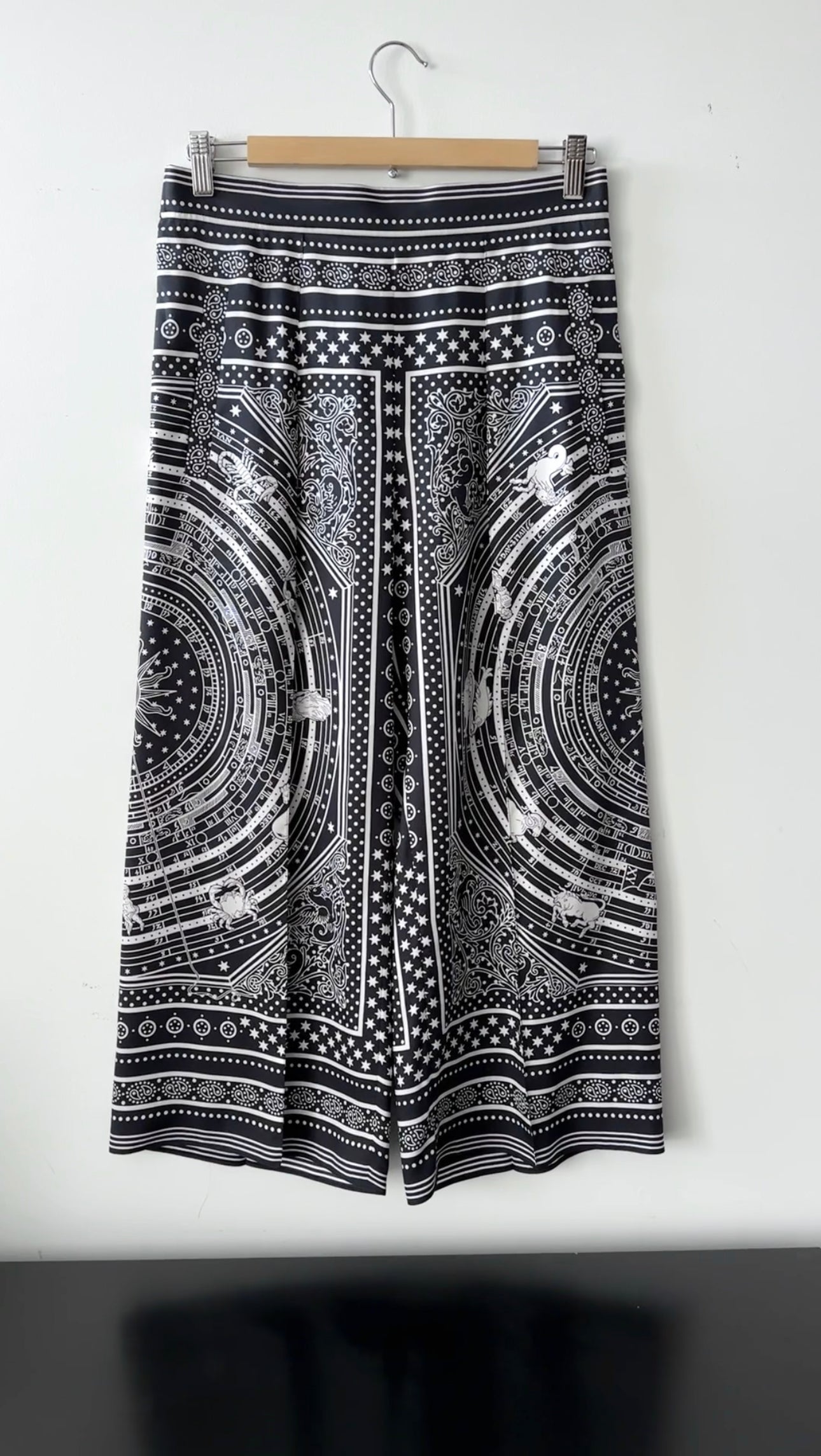 Hermes Black and White Silk Astrologie Bandana Crop  Wide Leg Pajama Pants - FR36 / 4