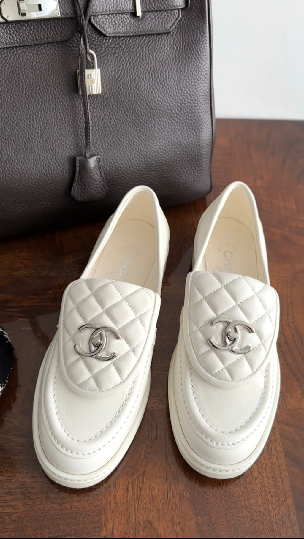 Chanel 22P White Leather Quilted CC Turnlock Loafers - 37
