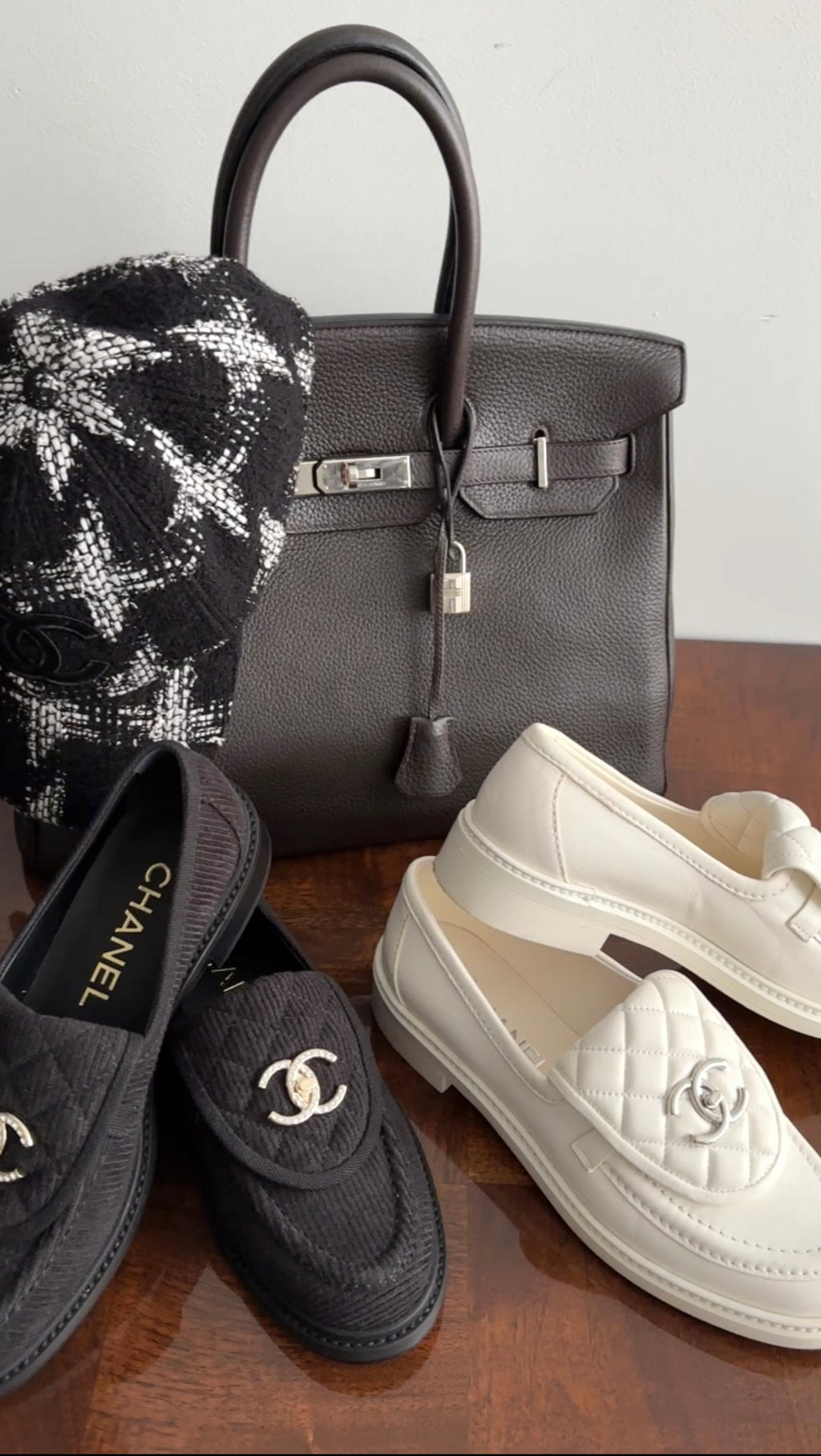 Chanel 22P White Leather Quilted CC Turnlock Loafers - 37