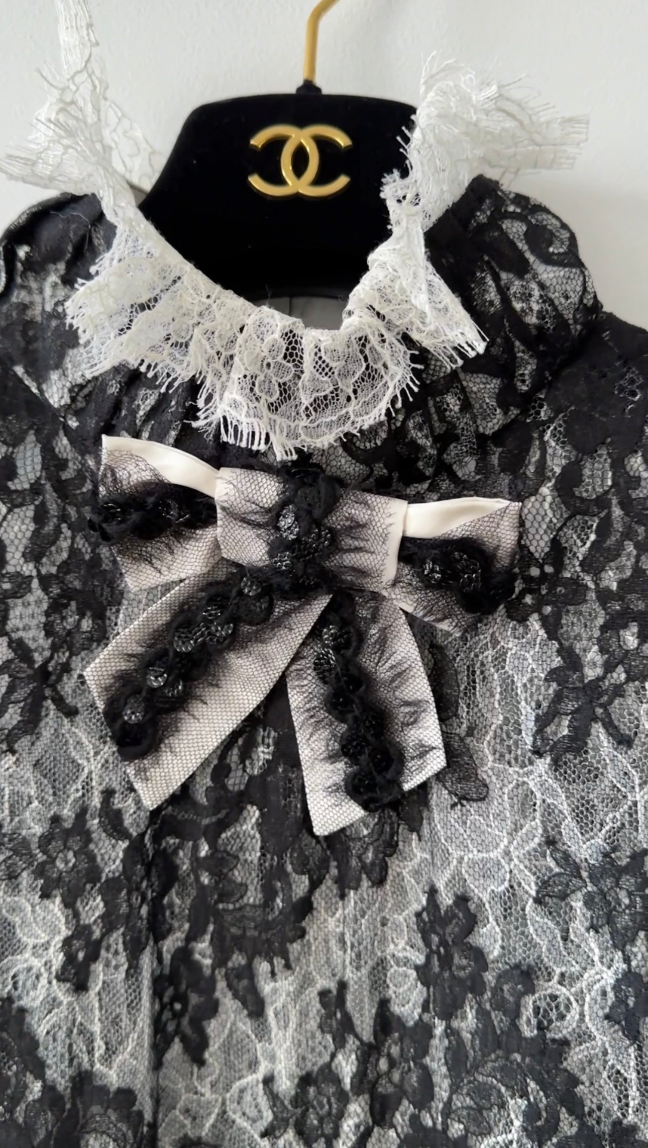 Chanel Pre-Fall 2015 Runway Black and White Lace Blouse - FR38 / S