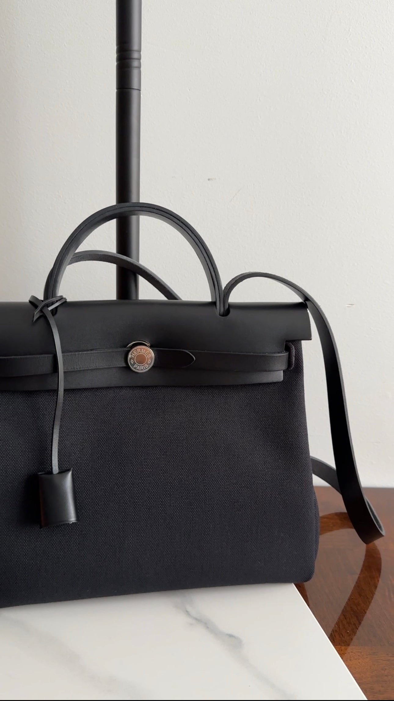 Hermes Herbag Zip Retourne 31 Black Toile Militaire / Vache Hunter - 2023