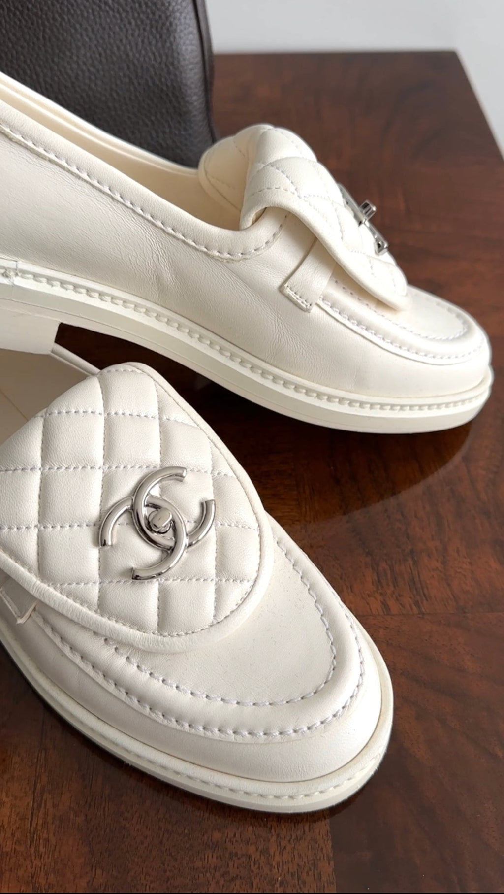 Chanel 22P White Leather Quilted CC Turnlock Loafers - 37