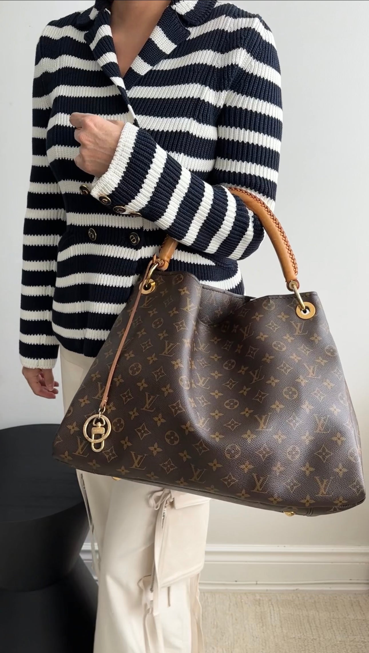 Louis Vuitton Monogram Canvas Artsy MM Bag