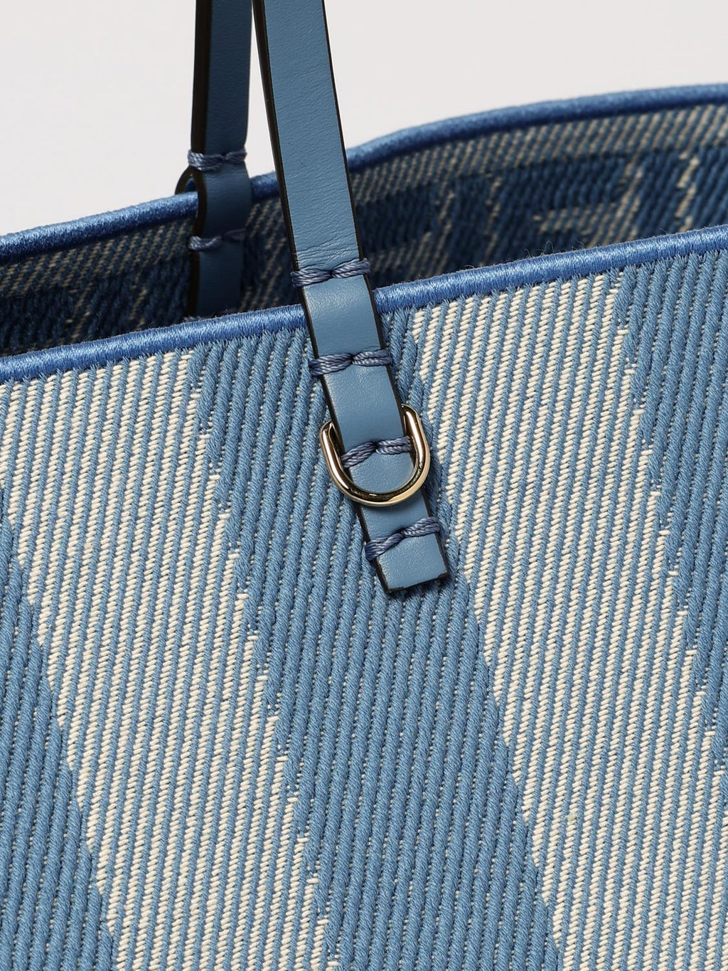 woman's tote bags