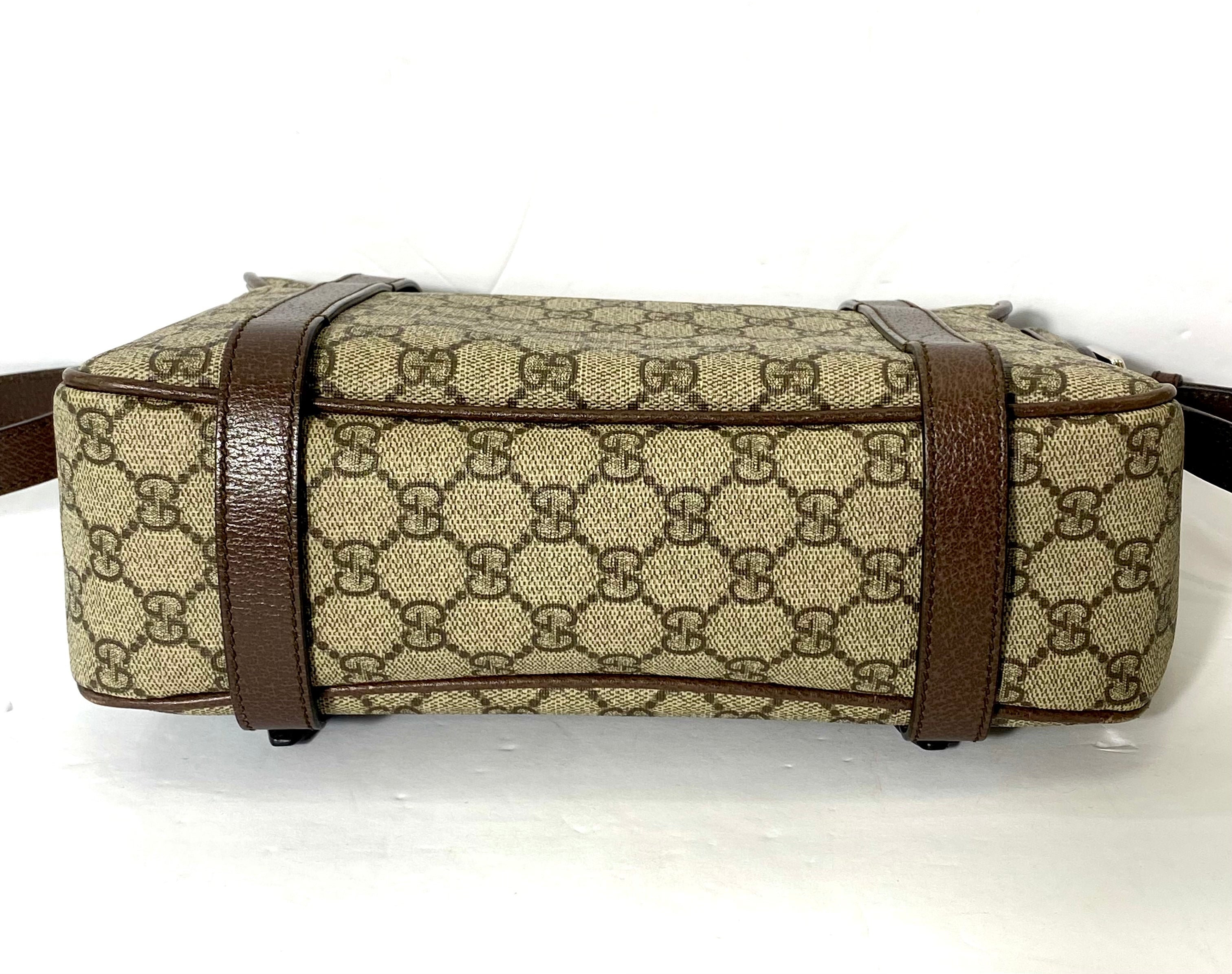 GUCCI GG SUPREME MESSENGER BAG
