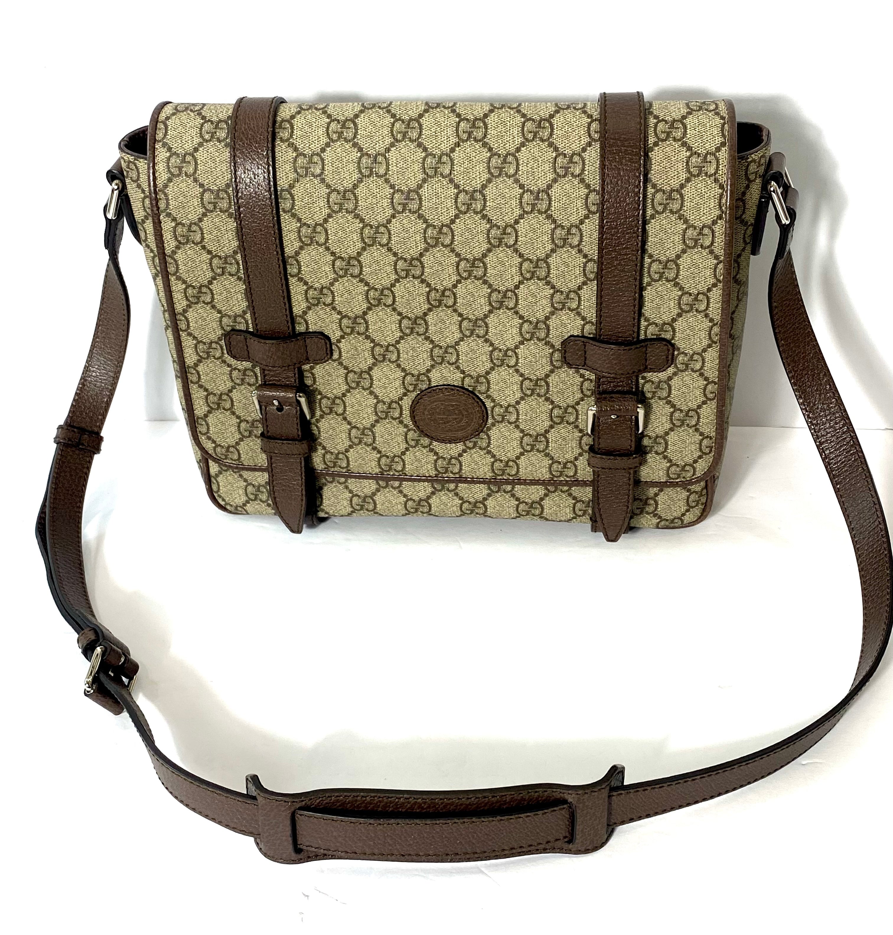GUCCI GG SUPREME MESSENGER BAG