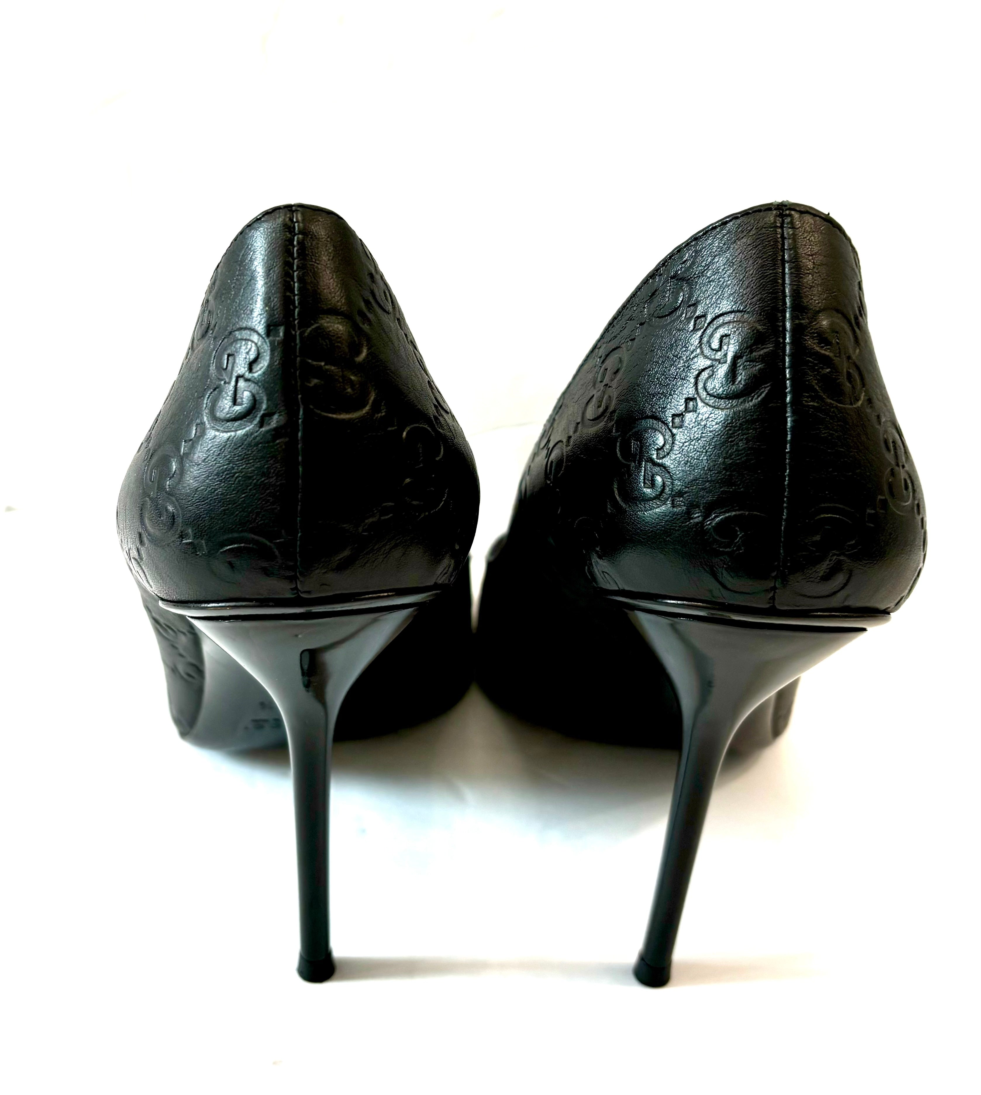 GUCCI GUCCISSIMA EMBOSSED LEATHER PEEP-TOE PUMPS