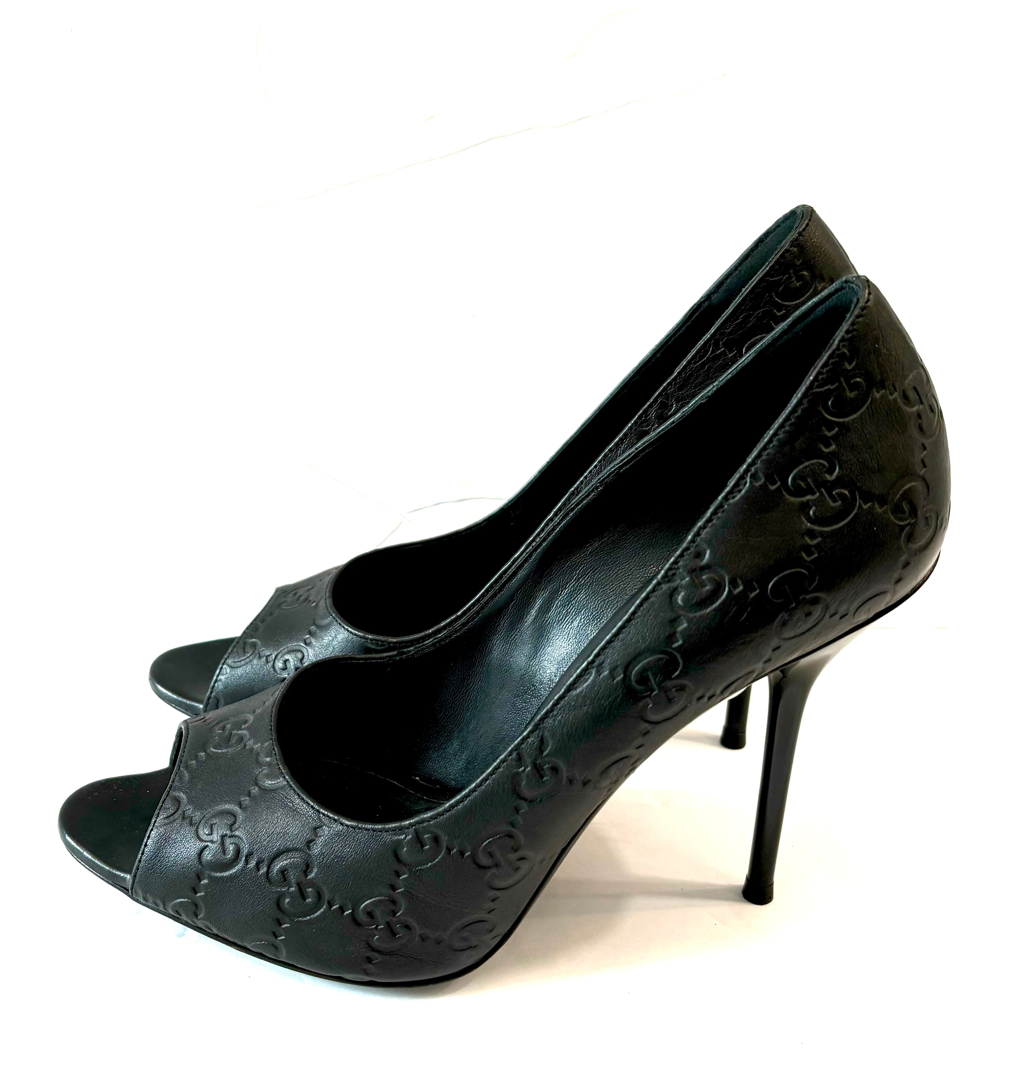 GUCCI GUCCISSIMA EMBOSSED LEATHER PEEP-TOE PUMPS
